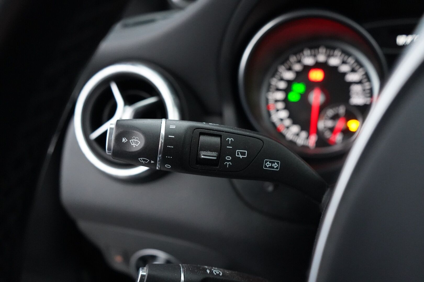 Mercedes-Benz CLA 2016 250 4Matic A Shooting Brake Business AMG *Panorama / Webasto  / Äänentoisto / Nahat / Muistipenkit / Kamera* - Säntilliset huollot / Kahdet renkaat AMG vantein