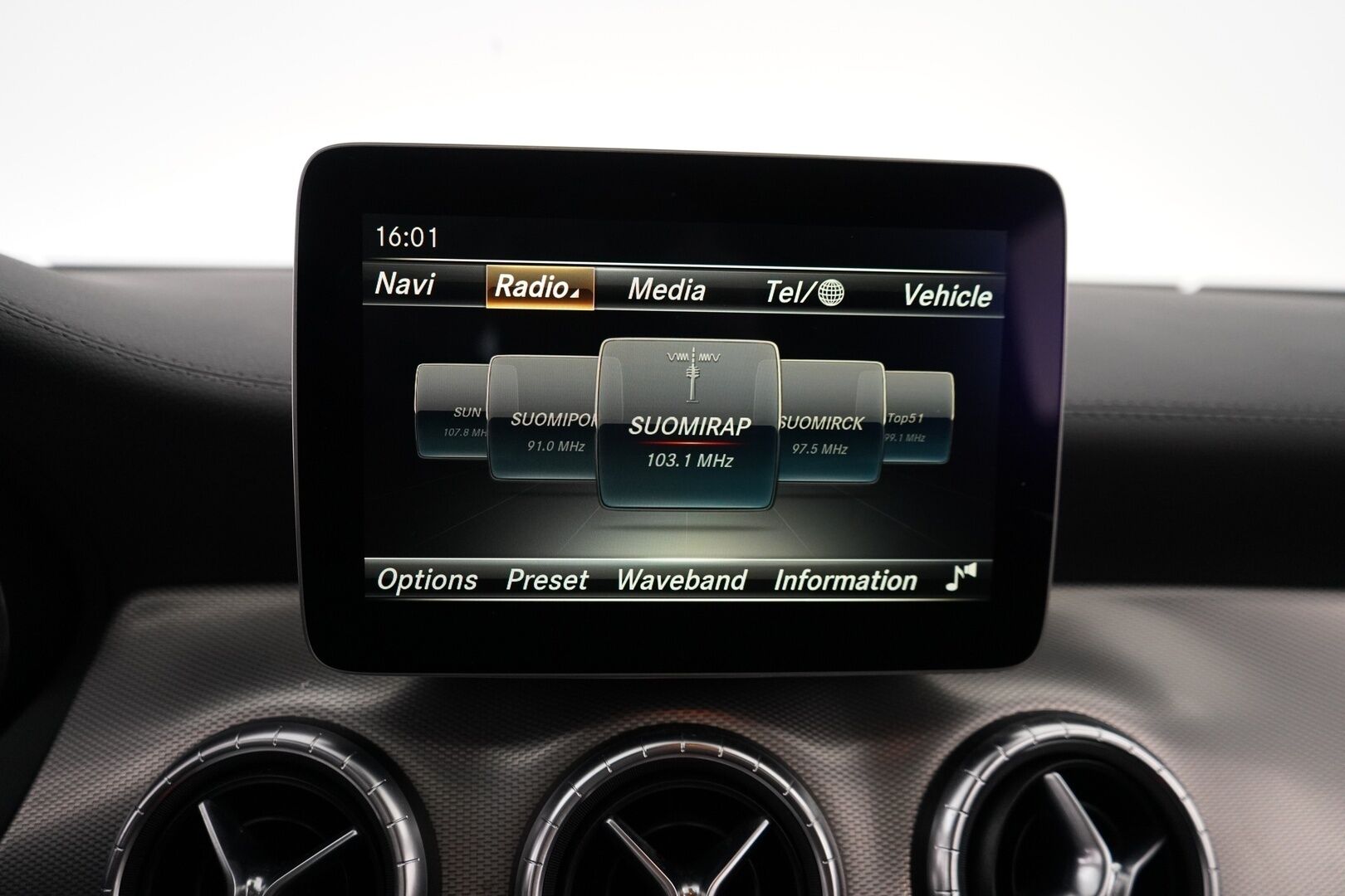 Mercedes-Benz CLA 2017 250 4Matic A Shooting Brake Business AMG *Panorama / Webasto  / Äänentoisto / Nahat / Muistipenkit / Kamera* - Säntilliset huollot / Kahdet renkaat AMG vantein