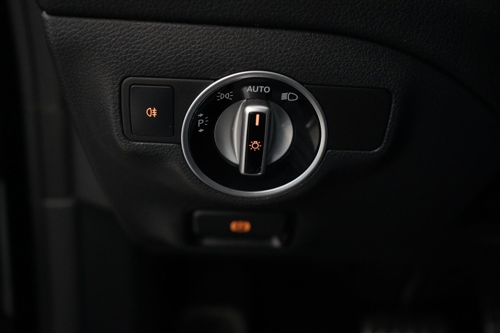 Mercedes-Benz CLA 2016 250 4Matic A Shooting Brake Business AMG *Panorama / Webasto  / Äänentoisto / Nahat / Muistipenkit / Kamera* - Säntilliset huollot / Kahdet renkaat AMG vantein