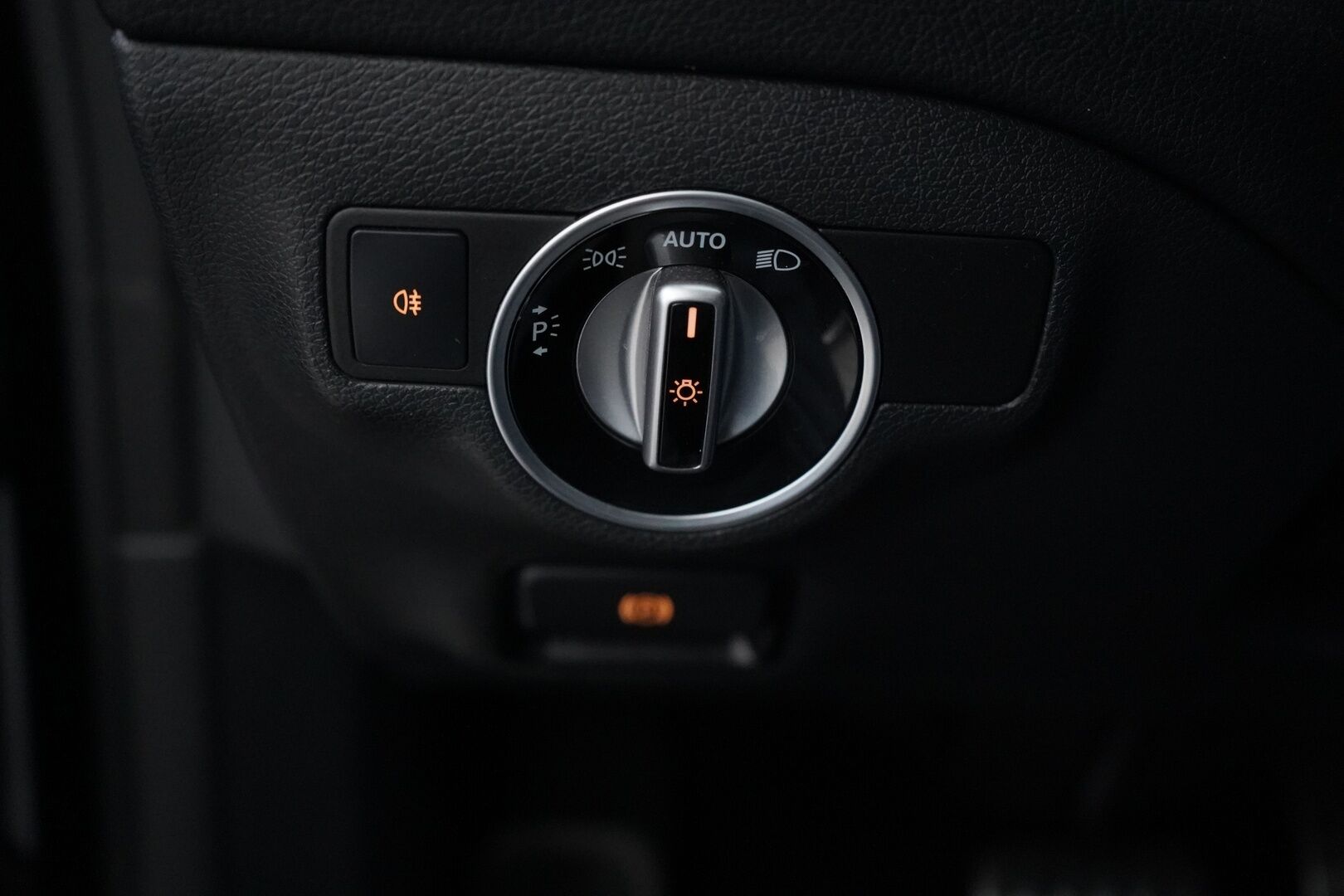 Mercedes-Benz CLA 2016 250 4Matic A Shooting Brake Business AMG *Panorama / Webasto  / Äänentoisto / Nahat / Muistipenkit / Kamera* - Säntilliset huollot / Kahdet renkaat AMG vantein