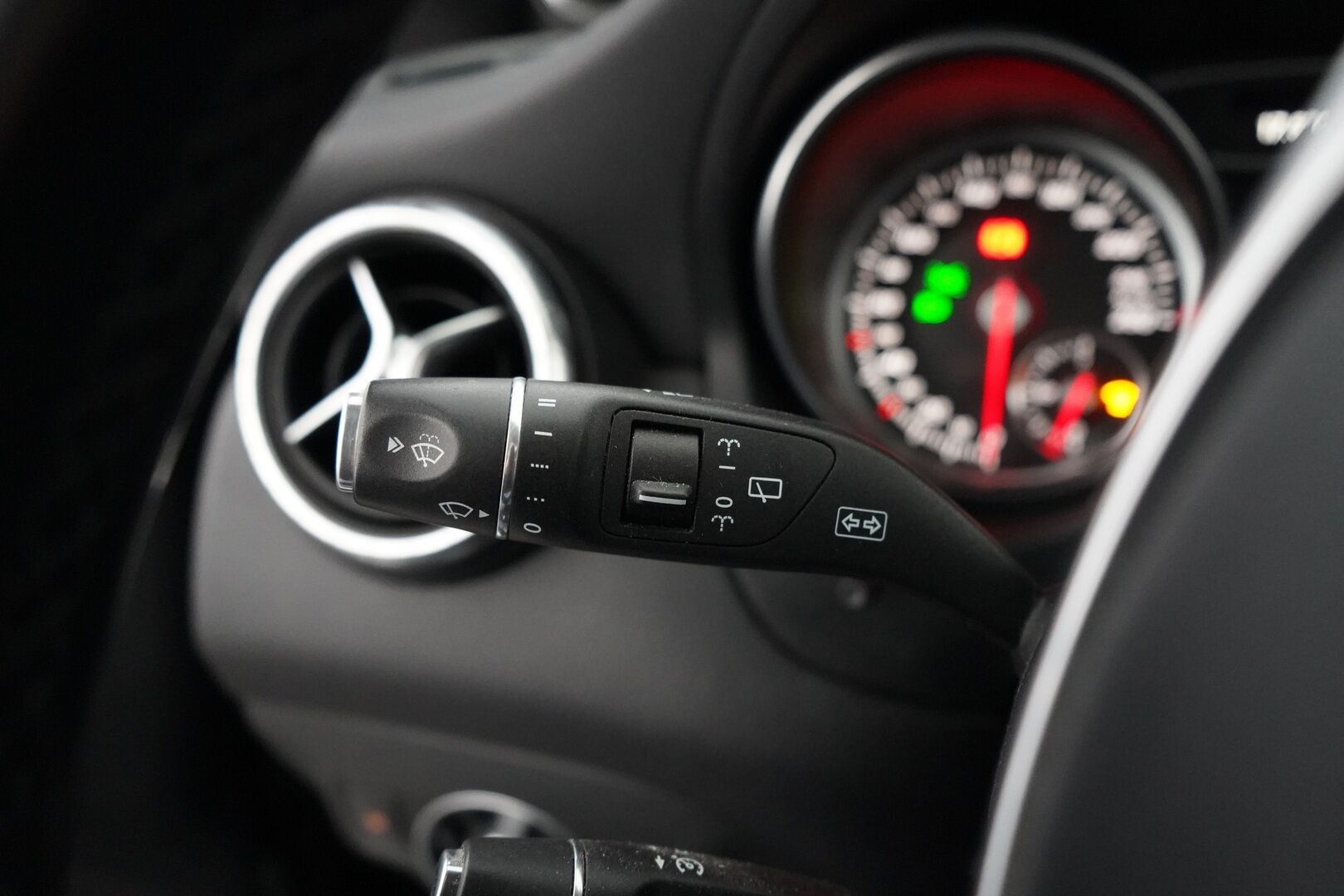 Mercedes-Benz CLA 2016 250 4Matic A Shooting Brake Business AMG *Panorama / Webasto  / Äänentoisto / Nahat / Muistipenkit / Kamera* - Säntilliset huollot / Kahdet renkaat AMG vantein