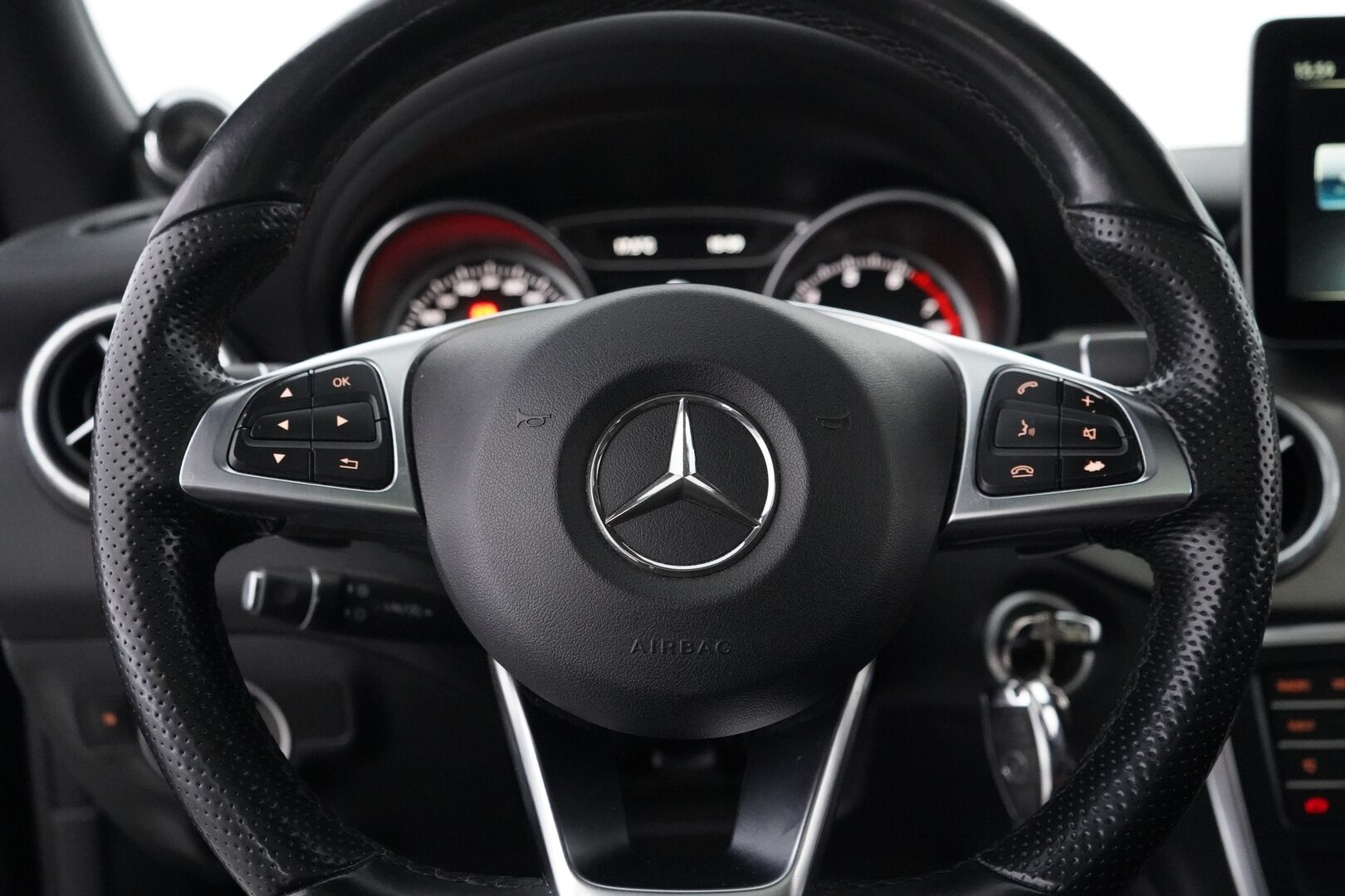 Mercedes-Benz CLA 2016 250 4Matic A Shooting Brake Business AMG *Panorama / Webasto  / Äänentoisto / Nahat / Muistipenkit / Kamera* - Säntilliset huollot / Kahdet renkaat AMG vantein