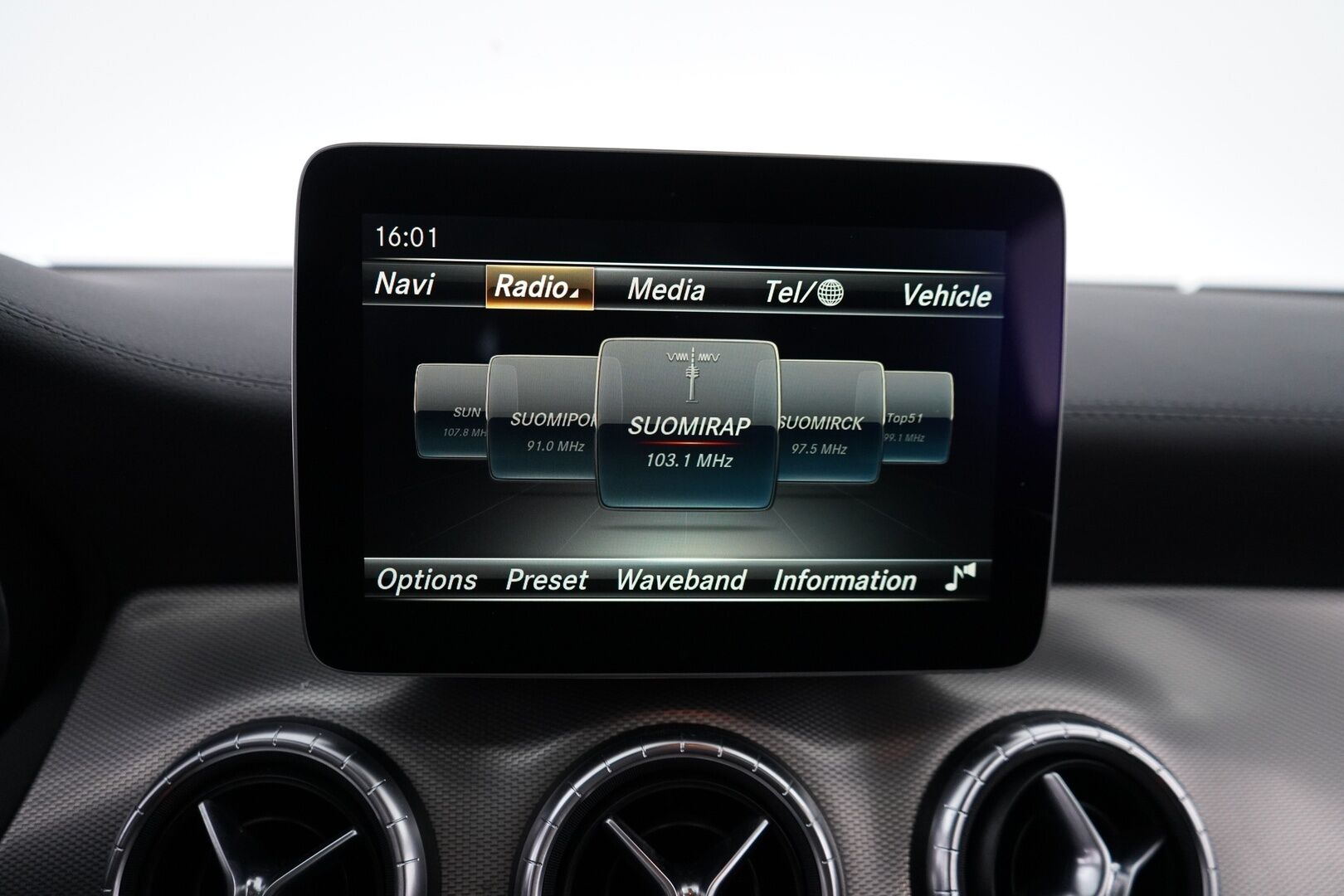 Mercedes-Benz CLA 2016 250 4Matic A Shooting Brake Business AMG *Panorama / Webasto  / Äänentoisto / Nahat / Muistipenkit / Kamera* - Säntilliset huollot / Kahdet renkaat AMG vantein