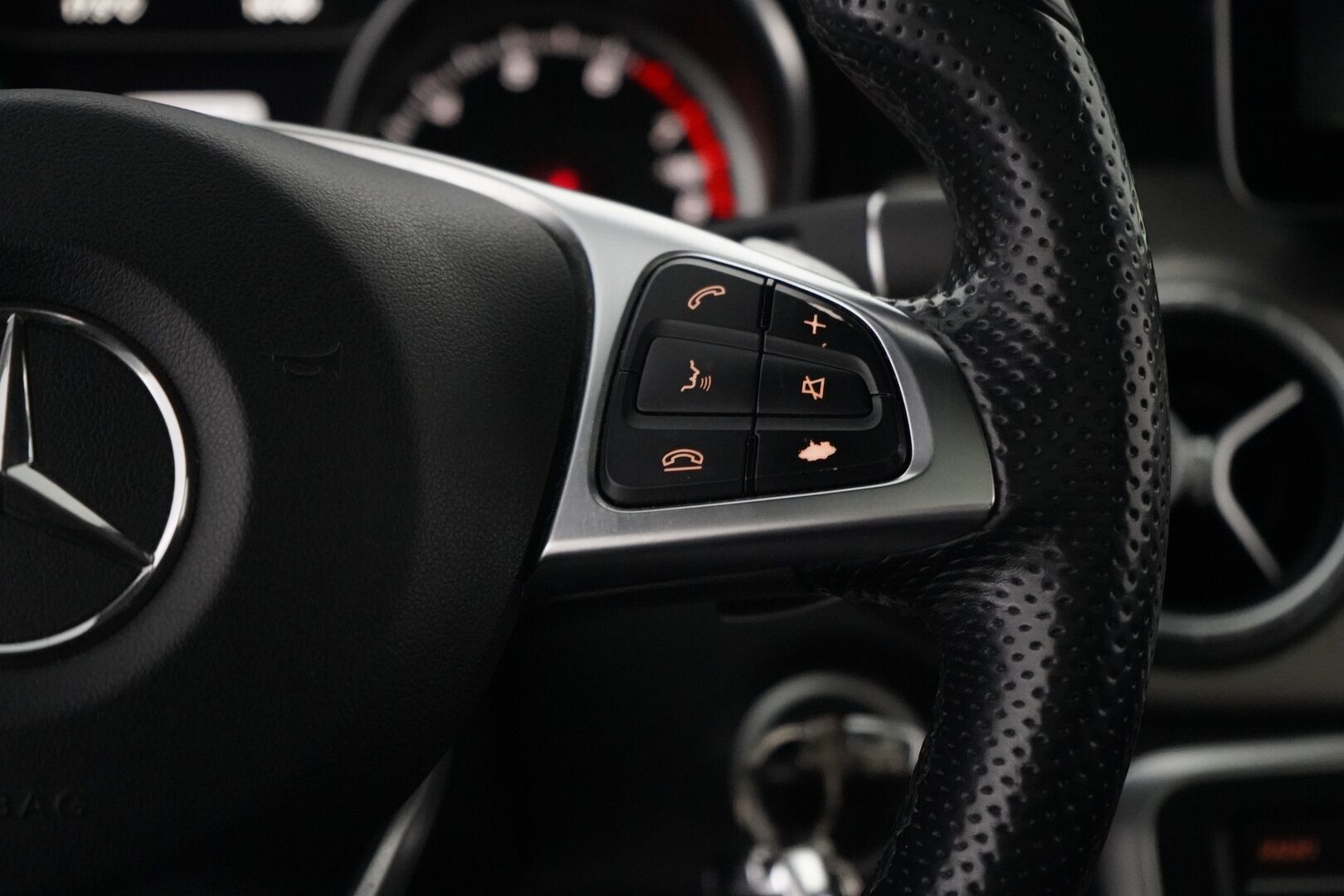 Mercedes-Benz CLA 2016 250 4Matic A Shooting Brake Business AMG *Panorama / Webasto  / Äänentoisto / Nahat / Muistipenkit / Kamera* - Säntilliset huollot / Kahdet renkaat AMG vantein