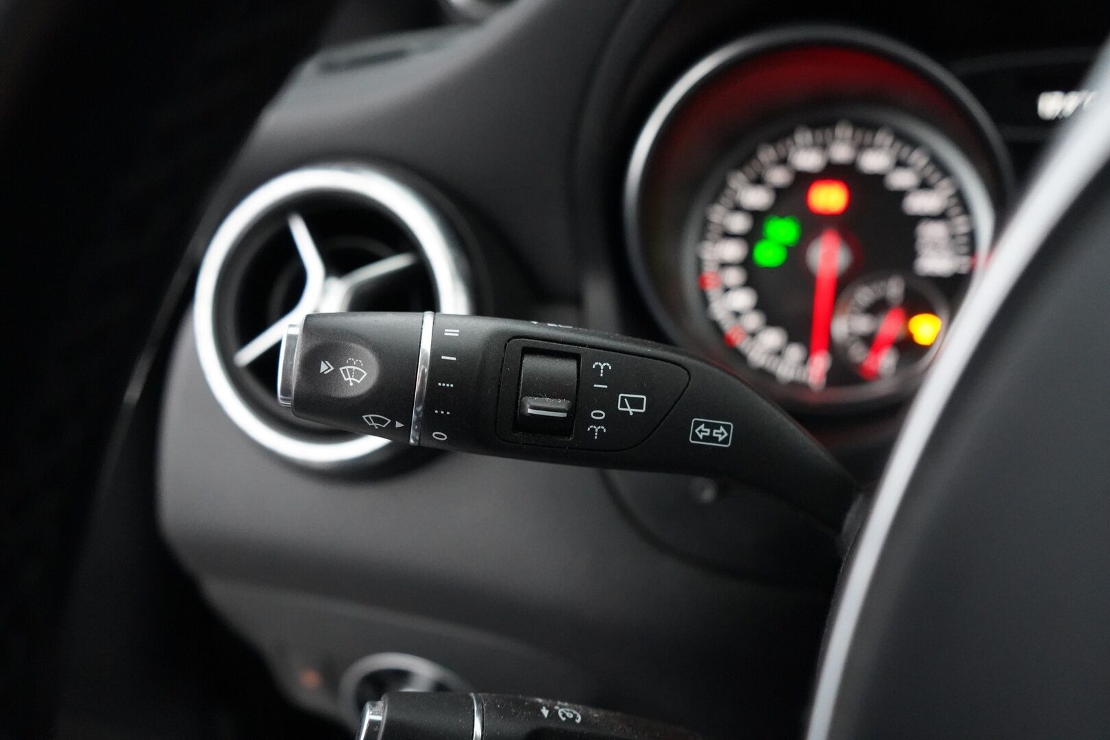 Mercedes-Benz CLA 2016 250 4Matic A Shooting Brake Business AMG *Panorama / Webasto  / Äänentoisto / Nahat / Muistipenkit / Kamera* - Säntilliset huollot / Kahdet renkaat AMG vantein