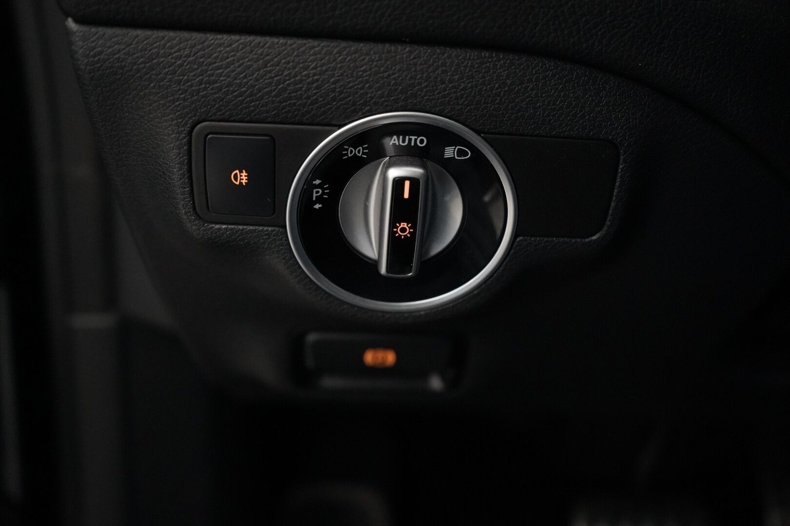 Mercedes-Benz CLA 2017 250 4Matic A Shooting Brake Business AMG *Panorama / Webasto  / Äänentoisto / Nahat / Muistipenkit / Kamera* - Säntilliset huollot / Kahdet renkaat AMG vantein