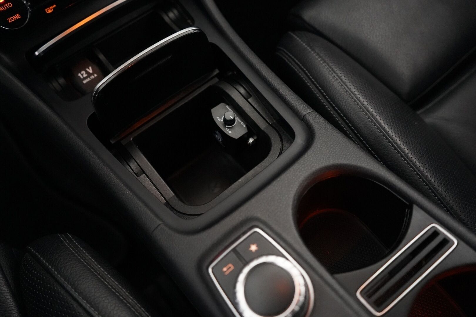 Mercedes-Benz CLA 2017 250 4Matic A Shooting Brake Business AMG *Panorama / Webasto  / Äänentoisto / Nahat / Muistipenkit / Kamera* - Säntilliset huollot / Kahdet renkaat AMG vantein