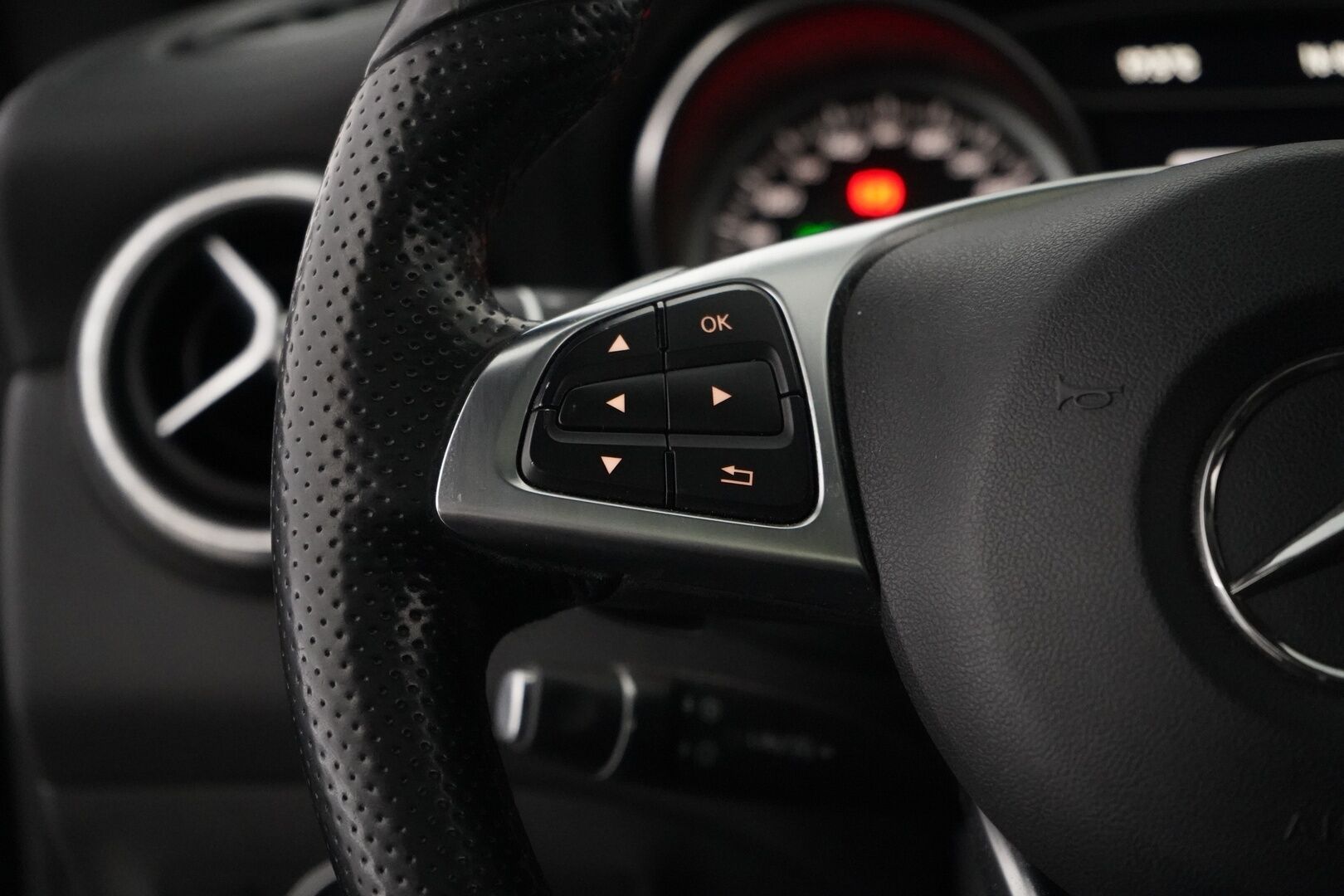 Mercedes-Benz CLA 2017 250 4Matic A Shooting Brake Business AMG *Panorama / Webasto  / Äänentoisto / Nahat / Muistipenkit / Kamera* - Säntilliset huollot / Kahdet renkaat AMG vantein - HULLUT AVAJAISHULINAT KORKOTARJOUS 3,29 %