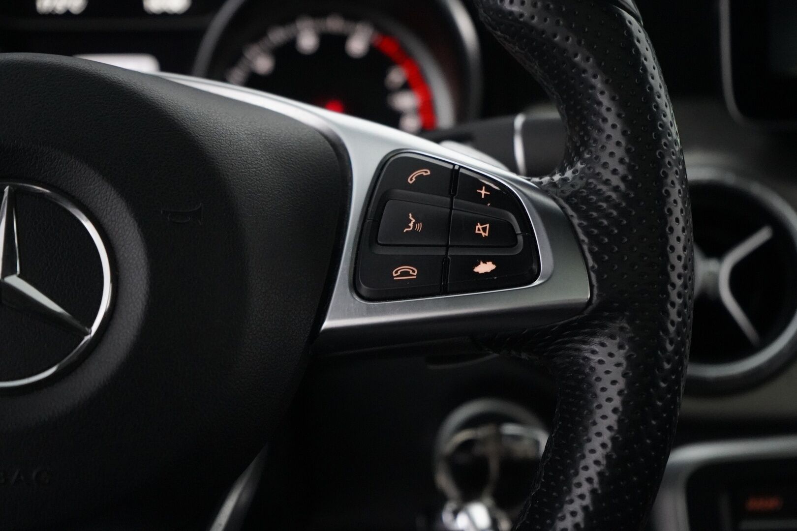 Mercedes-Benz CLA 2017 250 4Matic A Shooting Brake Business AMG *Panorama / Webasto  / Äänentoisto / Nahat / Muistipenkit / Kamera* - Säntilliset huollot / Kahdet renkaat AMG vantein