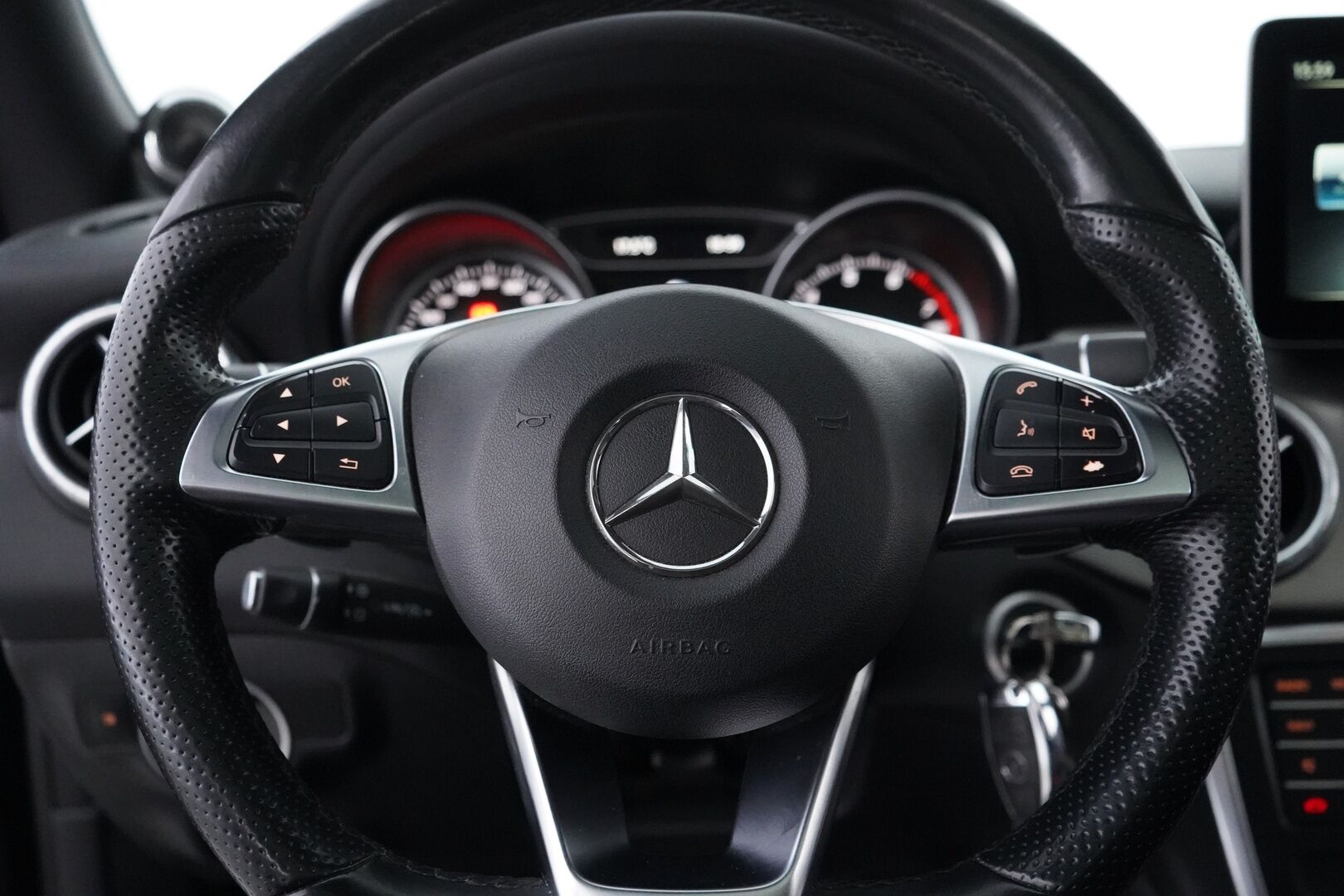 Mercedes-Benz CLA 2016 250 4Matic A Shooting Brake Business AMG *Panorama / Webasto  / Äänentoisto / Nahat / Muistipenkit / Kamera* - Säntilliset huollot / Kahdet renkaat AMG vantein