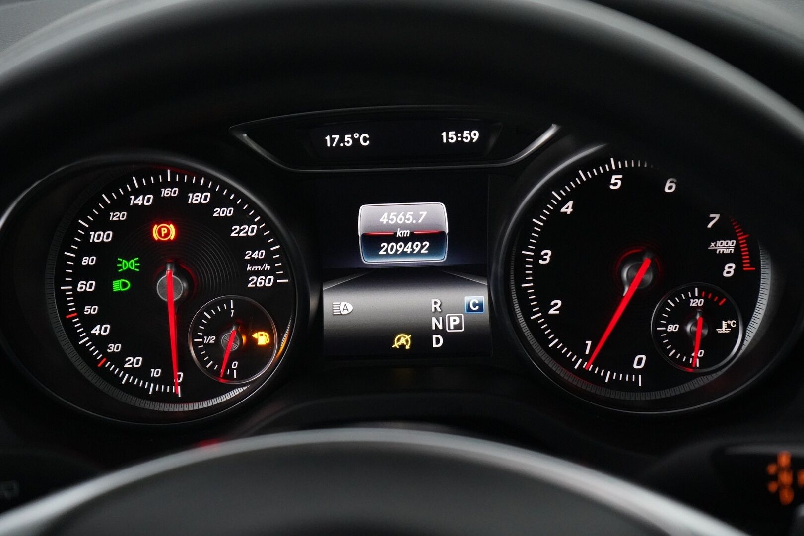 Mercedes-Benz CLA 2016 250 4Matic A Shooting Brake Business AMG *Panorama / Webasto  / Äänentoisto / Nahat / Muistipenkit / Kamera* - Säntilliset huollot / Kahdet renkaat AMG vantein