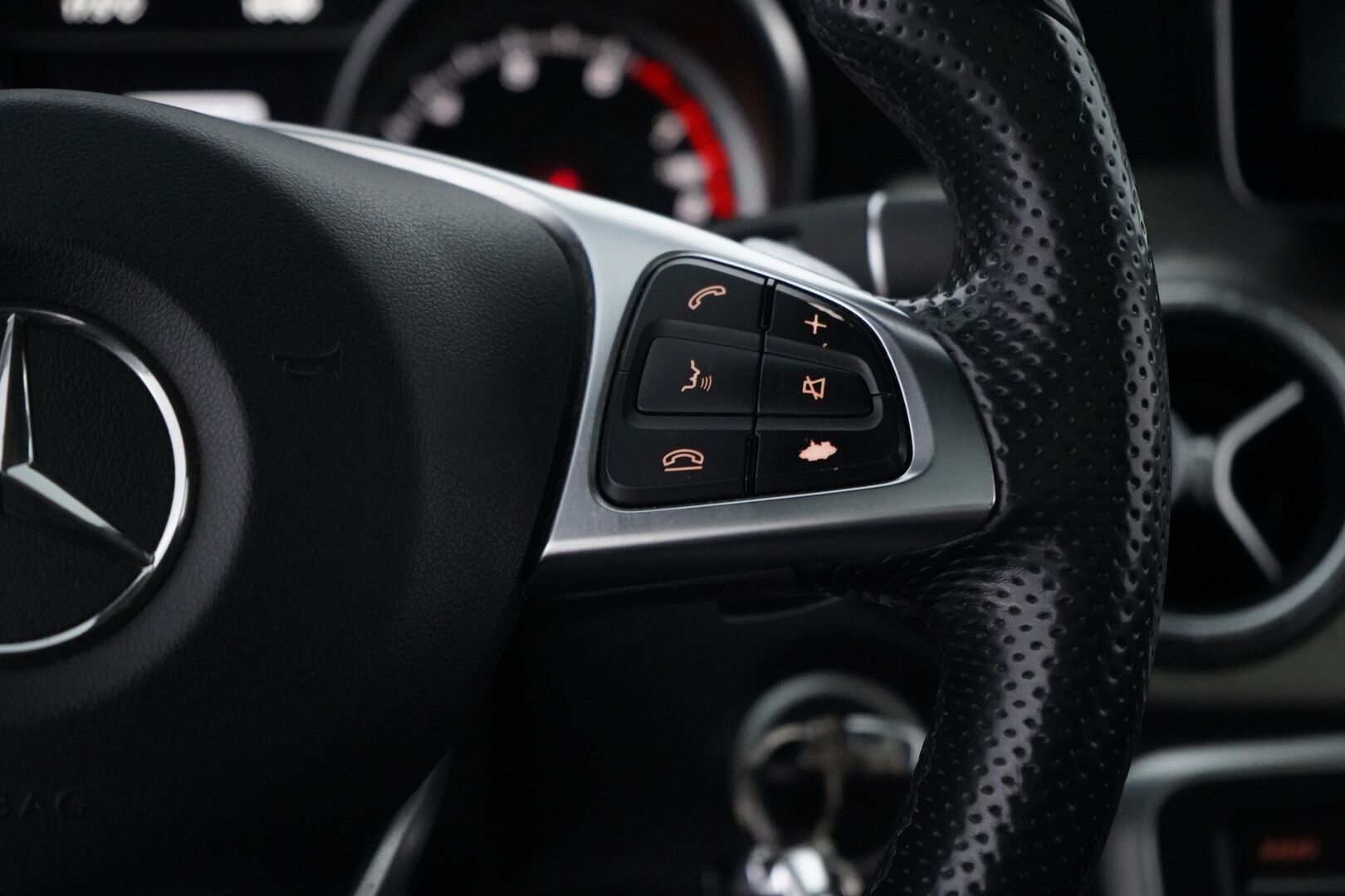 Mercedes-Benz CLA 2016 250 4Matic A Shooting Brake Business AMG *Panorama / Webasto  / Äänentoisto / Nahat / Muistipenkit / Kamera* - Säntilliset huollot / Kahdet renkaat AMG vantein