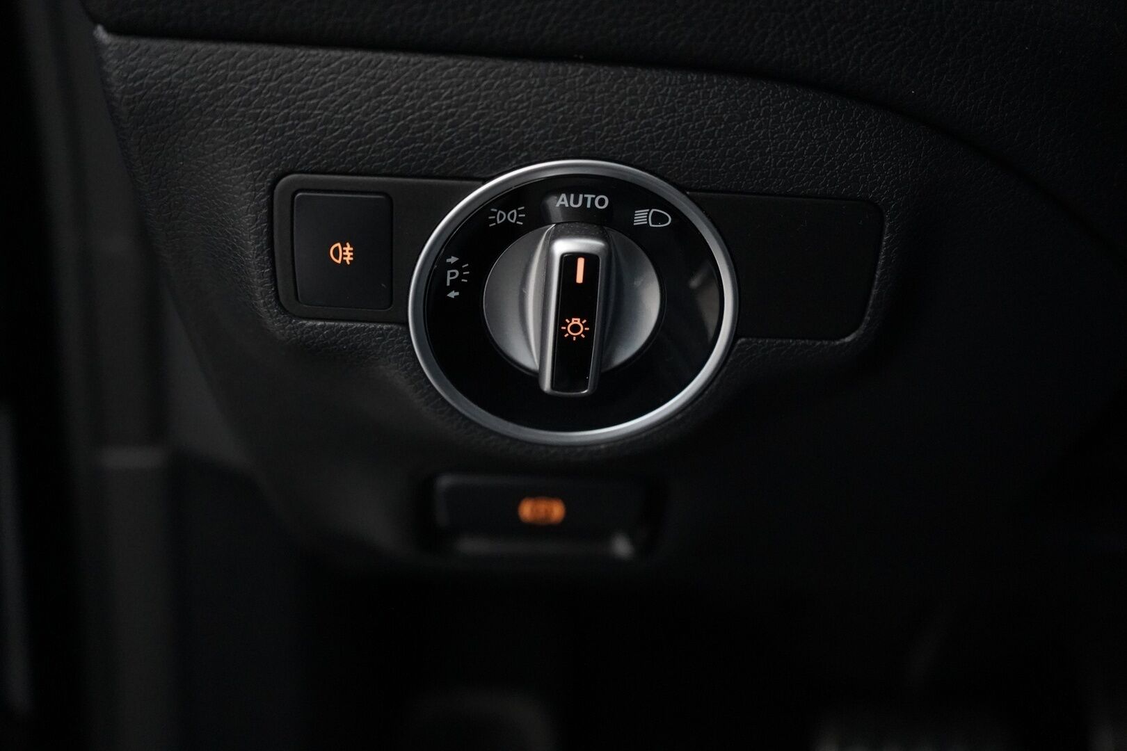 Mercedes-Benz CLA 2016 250 4Matic A Shooting Brake Business AMG *Panorama / Webasto  / Äänentoisto / Nahat / Muistipenkit / Kamera* - Säntilliset huollot / Kahdet renkaat AMG vantein