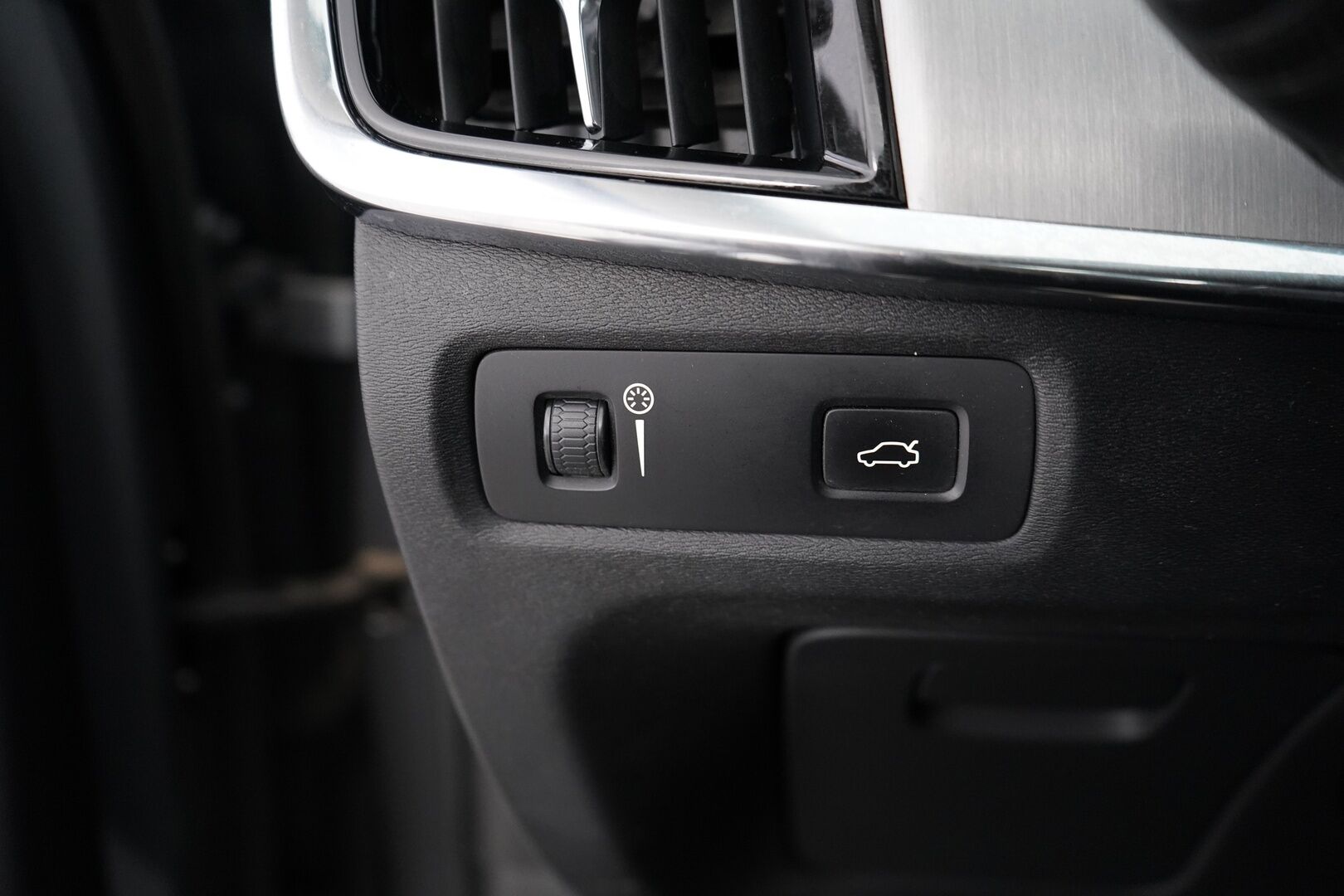 Volvo S90 2017 D3 Momentum aut - | ACC | Webasto | Koukku | Nahkasisusta | Pilot assist | Keyless | Suomi-auto | Kahdet renkaat | Hyvin huollettu / EI Adblue |