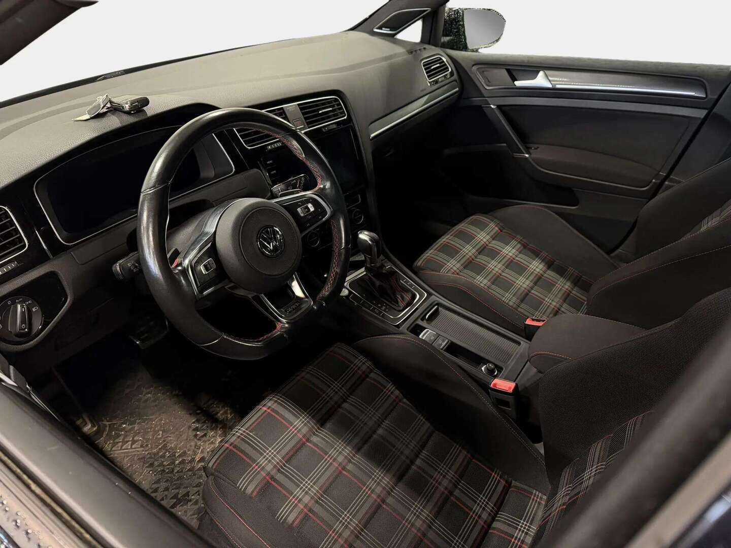 Volkswagen Golf 2017 GTI 2,0 TSI 169 kW (230 hv) DSG-automaatti - Juuri saapunut! | Navigointi | P.kamera | Dynaudio | ACC | Digimittaristo | Lisälämmitin | 230hv