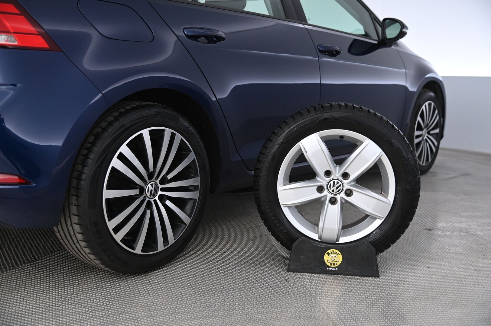 Volkswagen Golf 2017 Comfortline 1,0 TSI 81 kW * ACC / P.kamera / Vetokoukku / Lohkolämmitin * - Kahdet alumiinivanteet / Suomi-auto - HULLUT AVAJAISHULINAT KORKOTARJOUS 3,29 %