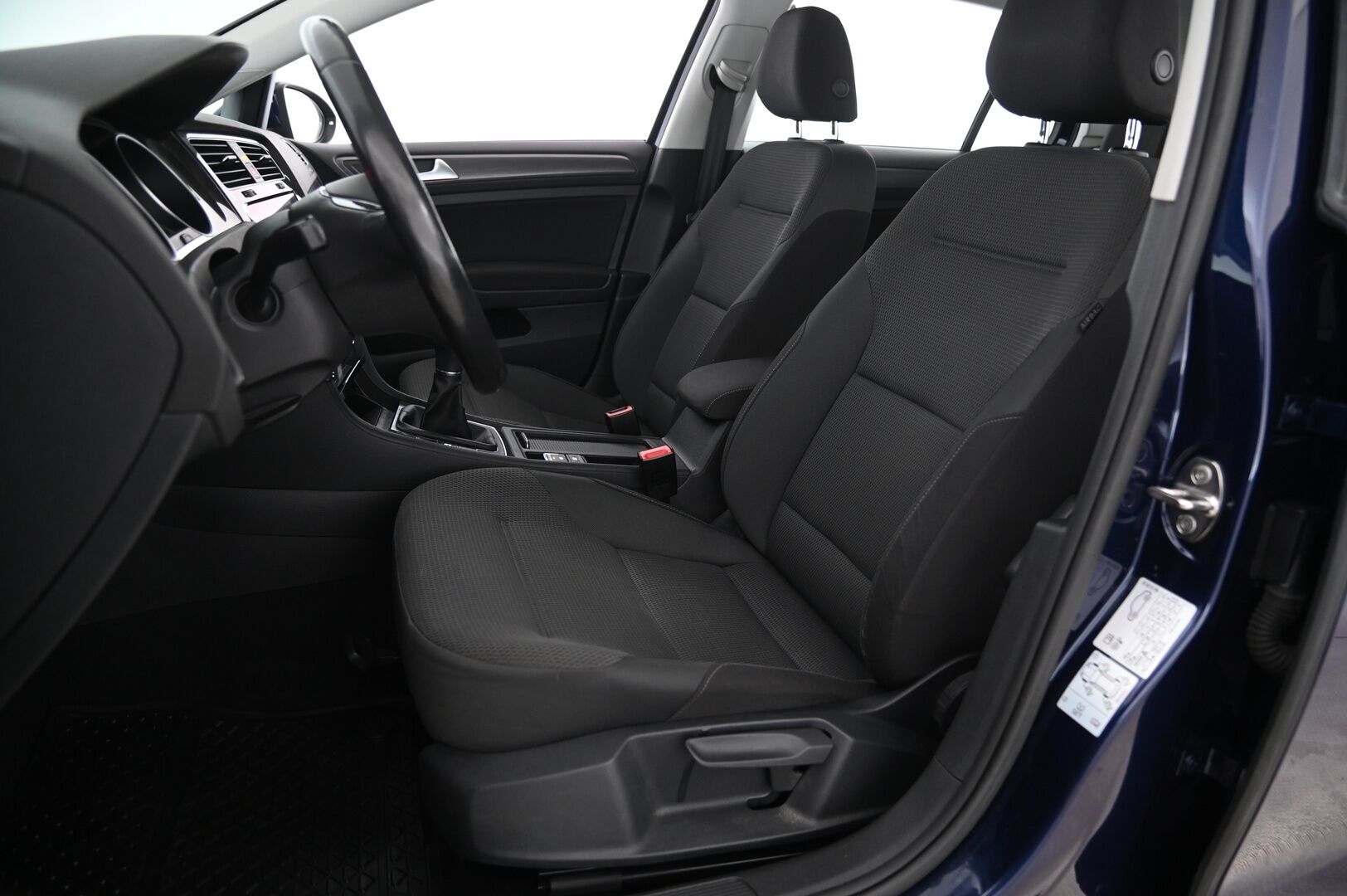 Volkswagen Golf 2017 Comfortline 1,0 TSI 81 kW * ACC / P.kamera / Vetokoukku / Lohkolämmitin * - Kahdet alumiinivanteet / Suomi-auto - HULLUT AVAJAISHULINAT KORKOTARJOUS 3,29 %