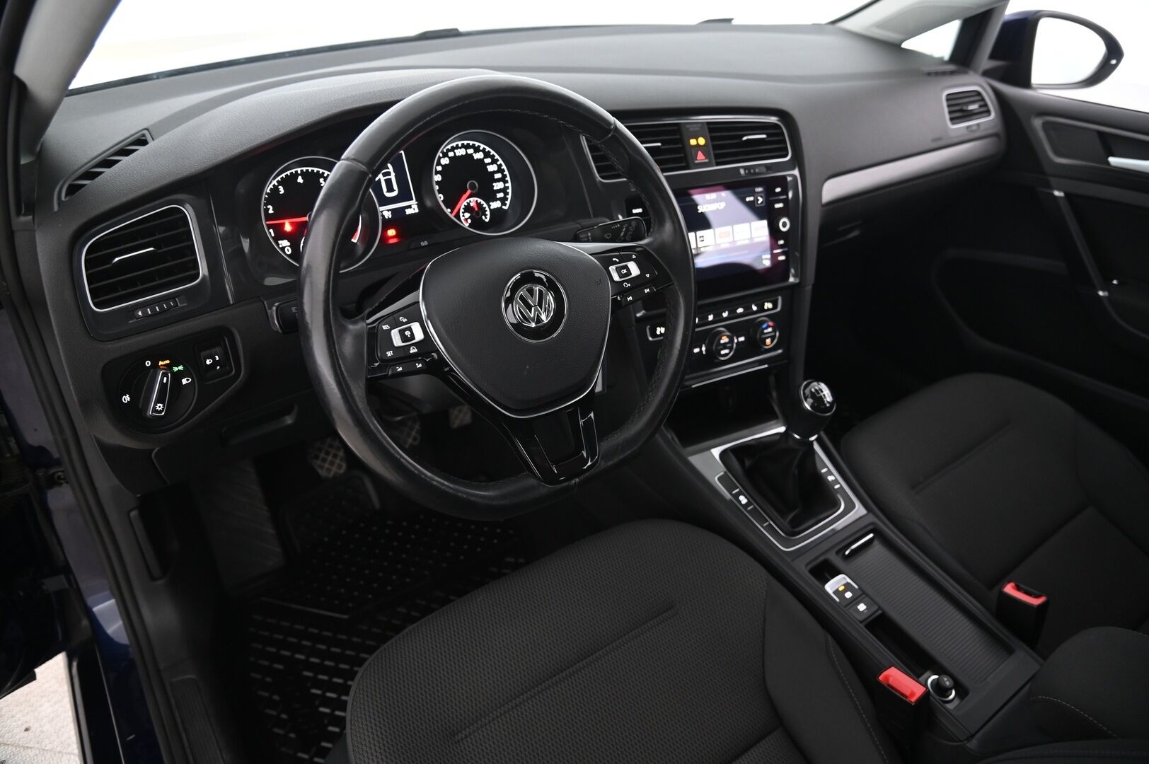 Volkswagen Golf 2017 Comfortline 1,0 TSI 81 kW * ACC / P.kamera / Vetokoukku / Lohkolämmitin * - Kahdet alumiinivanteet / Suomi-auto - HULLUT AVAJAISHULINAT KORKOTARJOUS 3,29 %