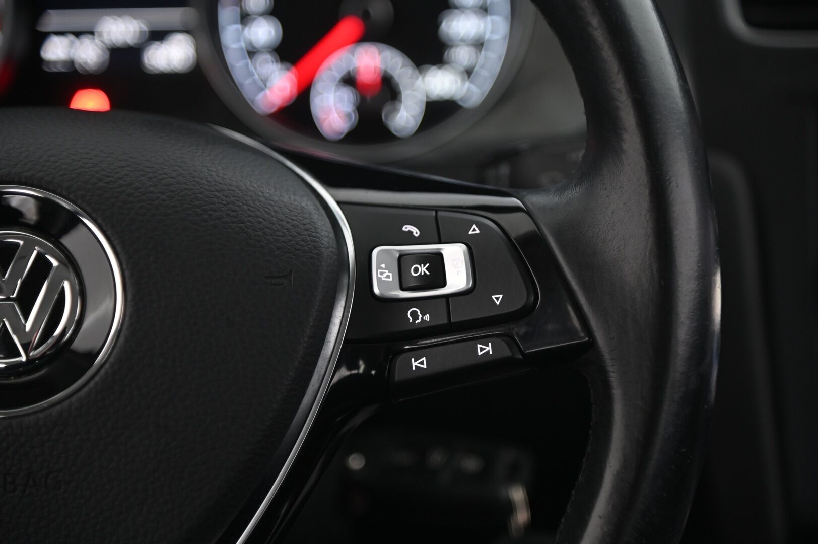 Volkswagen Golf 2017 Comfortline 1,0 TSI 81 kW * ACC / P.kamera / Vetokoukku / Lohkolämmitin * - Kahdet alumiinivanteet / Suomi-auto - HULLUT AVAJAISHULINAT KORKOTARJOUS 3,29 %