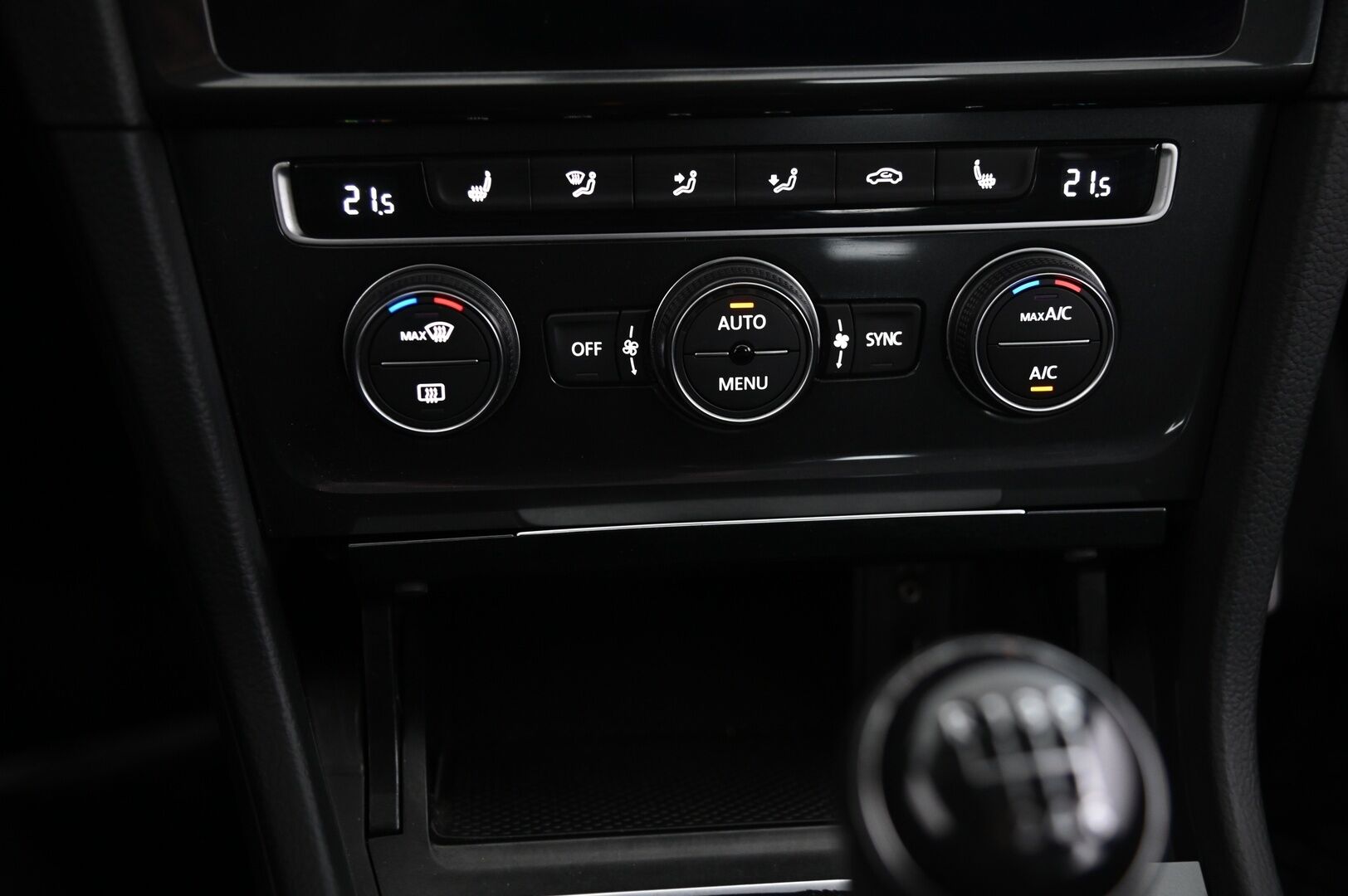 Volkswagen Golf 2017 Comfortline 1,0 TSI 81 kW * ACC / P.kamera / Vetokoukku / Lohkolämmitin * - Kahdet alumiinivanteet / Suomi-auto - HULLUT AVAJAISHULINAT KORKOTARJOUS 3,29 %