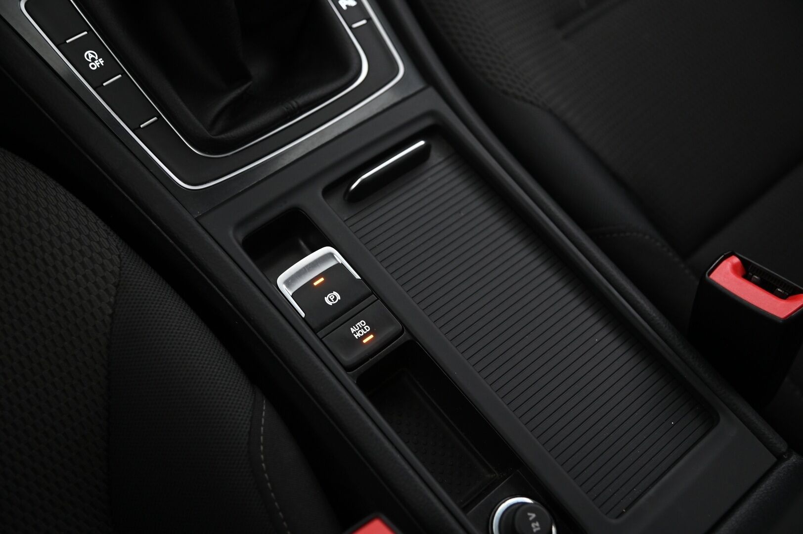 Volkswagen Golf 2017 Comfortline 1,0 TSI 81 kW * ACC / P.kamera / Vetokoukku / Lohkolämmitin * - Kahdet alumiinivanteet / Suomi-auto - HULLUT AVAJAISHULINAT KORKOTARJOUS 3,29 %