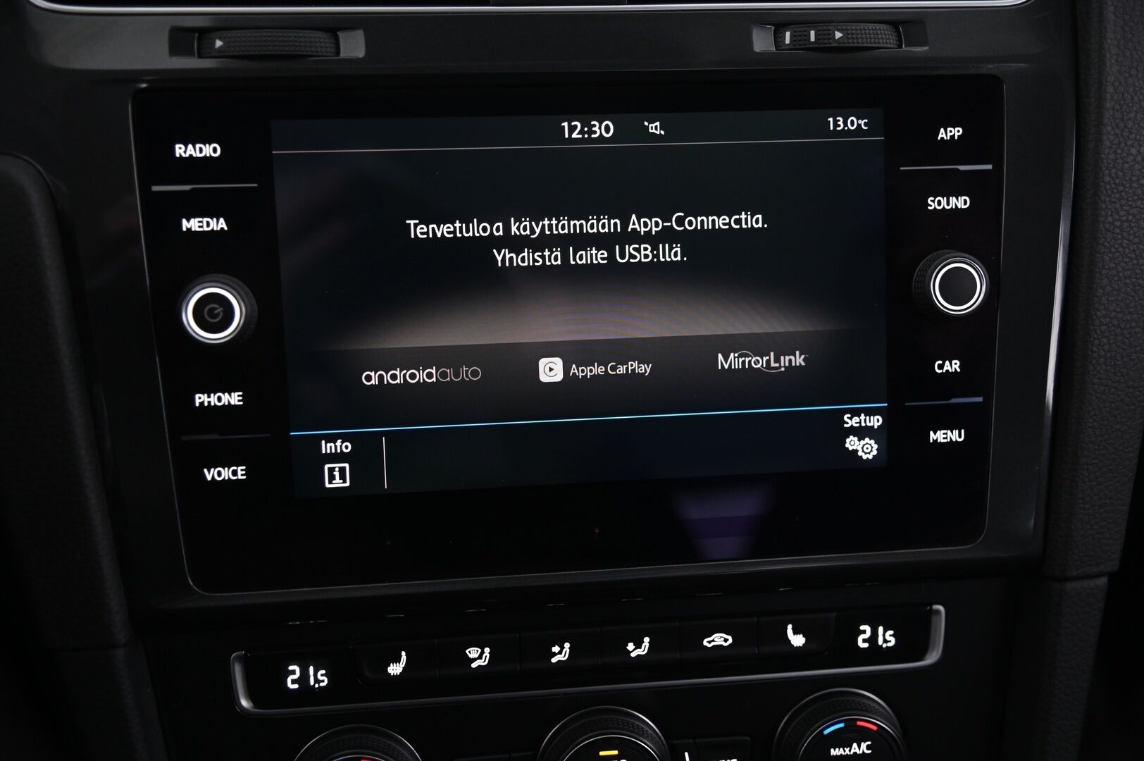 Volkswagen Golf 2017 Comfortline 1,0 TSI 81 kW * ACC / P.kamera / Vetokoukku / Lohkolämmitin * - Kahdet alumiinivanteet / Suomi-auto - HULLUT AVAJAISHULINAT KORKOTARJOUS 3,29 %