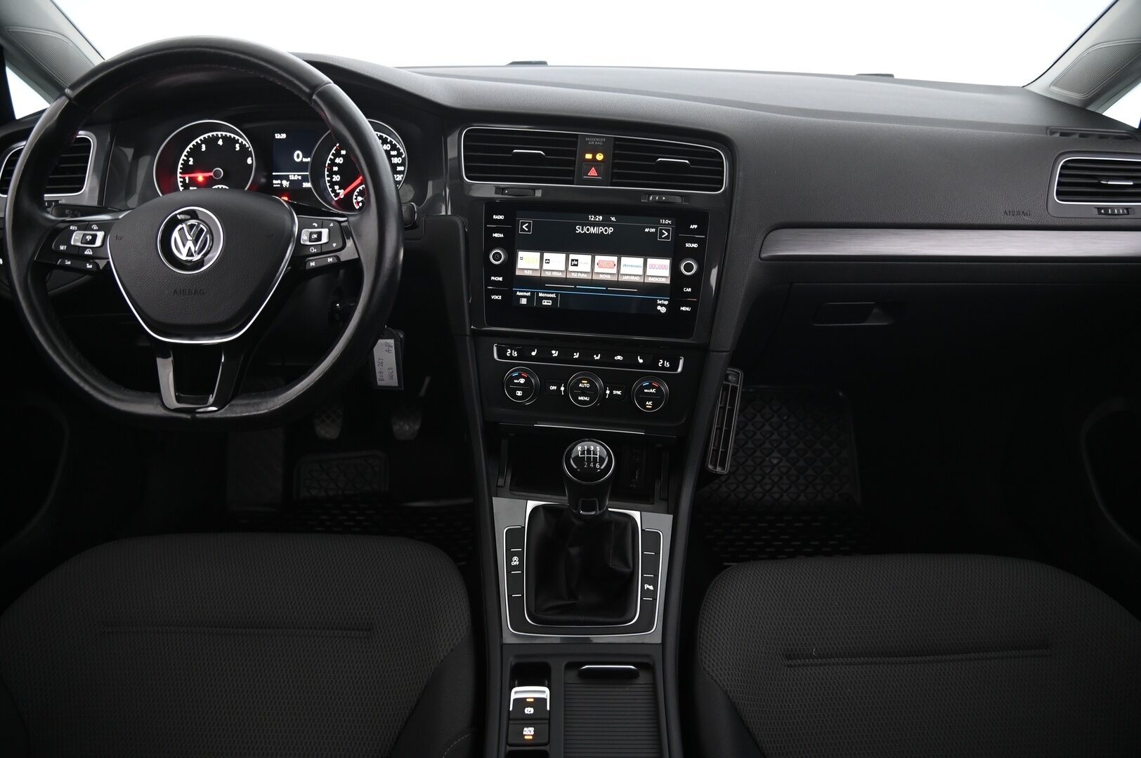 Volkswagen Golf 2017 Comfortline 1,0 TSI 81 kW * ACC / P.kamera / Vetokoukku / Lohkolämmitin * - Kahdet alumiinivanteet / Suomi-auto - HULLUT AVAJAISHULINAT KORKOTARJOUS 3,29 %