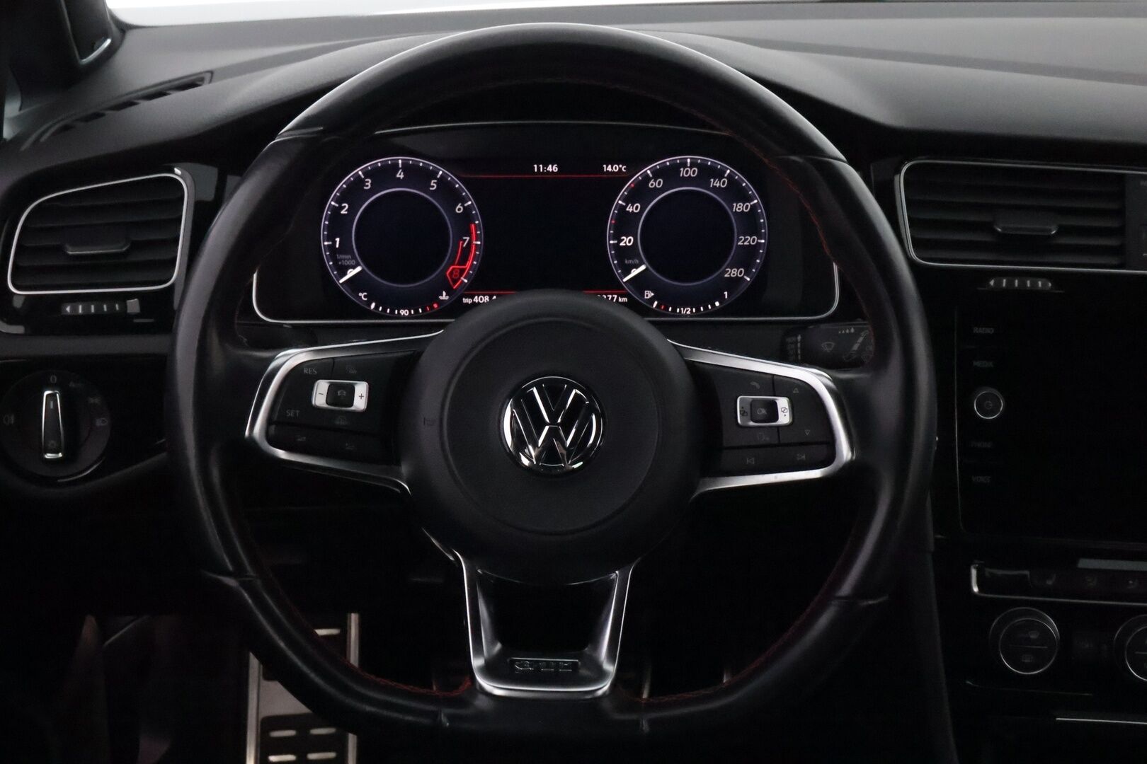 Volkswagen Golf 2017 GTI 2,0 TSI 169 kW (230 hv) * 1OM Suomiauto / DynAudio / Adapt.Vakkari / Peruutuskamera / Merkkihuollot / Digimittari - Juuri tullut Tampereelle! - HULLUT AVAJAISHULINAT KORKOTARJOUS 3,29 %