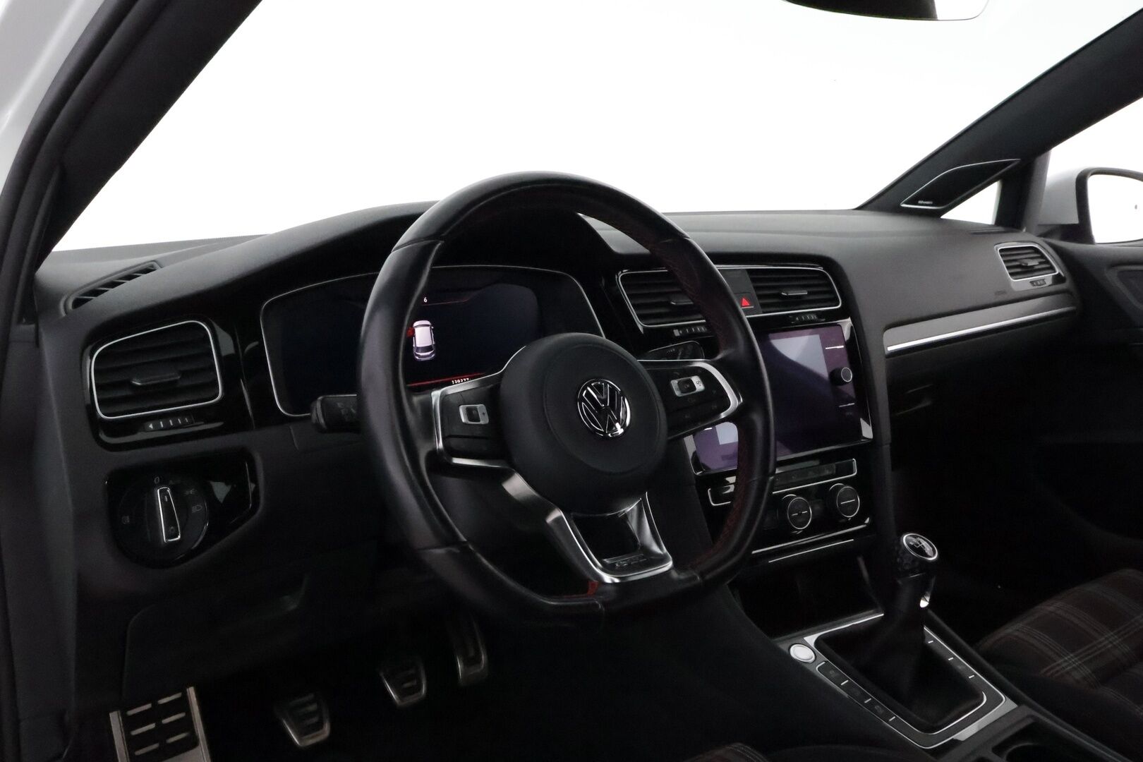 Volkswagen Golf 2017 GTI 2,0 TSI 169 kW (230 hv) * 1OM Suomiauto / DynAudio / Adapt.Vakkari / Peruutuskamera / Merkkihuollot / Digimittari - Juuri tullut Tampereelle! - HULLUT AVAJAISHULINAT KORKOTARJOUS 3,29 %