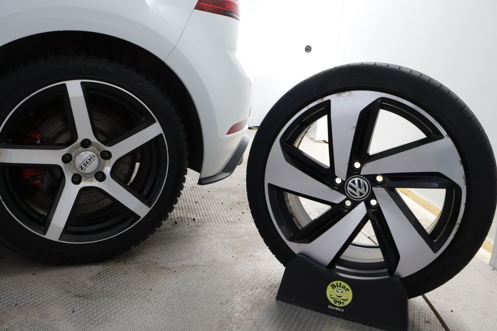 Volkswagen Golf 2017 GTI 2,0 TSI 169 kW (230 hv) * 1OM Suomiauto / DynAudio / Adapt.Vakkari / Peruutuskamera / Merkkihuollot / Digimittari - Juuri tullut Tampereelle! - HULLUT AVAJAISHULINAT KORKOTARJOUS 3,29 %
