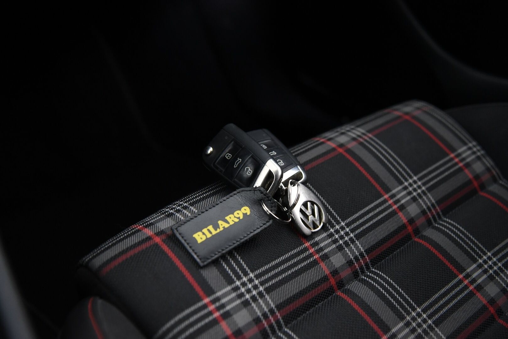 Volkswagen Golf 2017 GTI 2,0 TSI 169 kW (230 hv) DSG-aut / Adapt.vakkari / P.kamera / LED / Digimittaristo / Lohkolämmitin - Hieno Suomi-auto / Apple & Android / Tutkat / Juuri huollettu ja katsastettu !