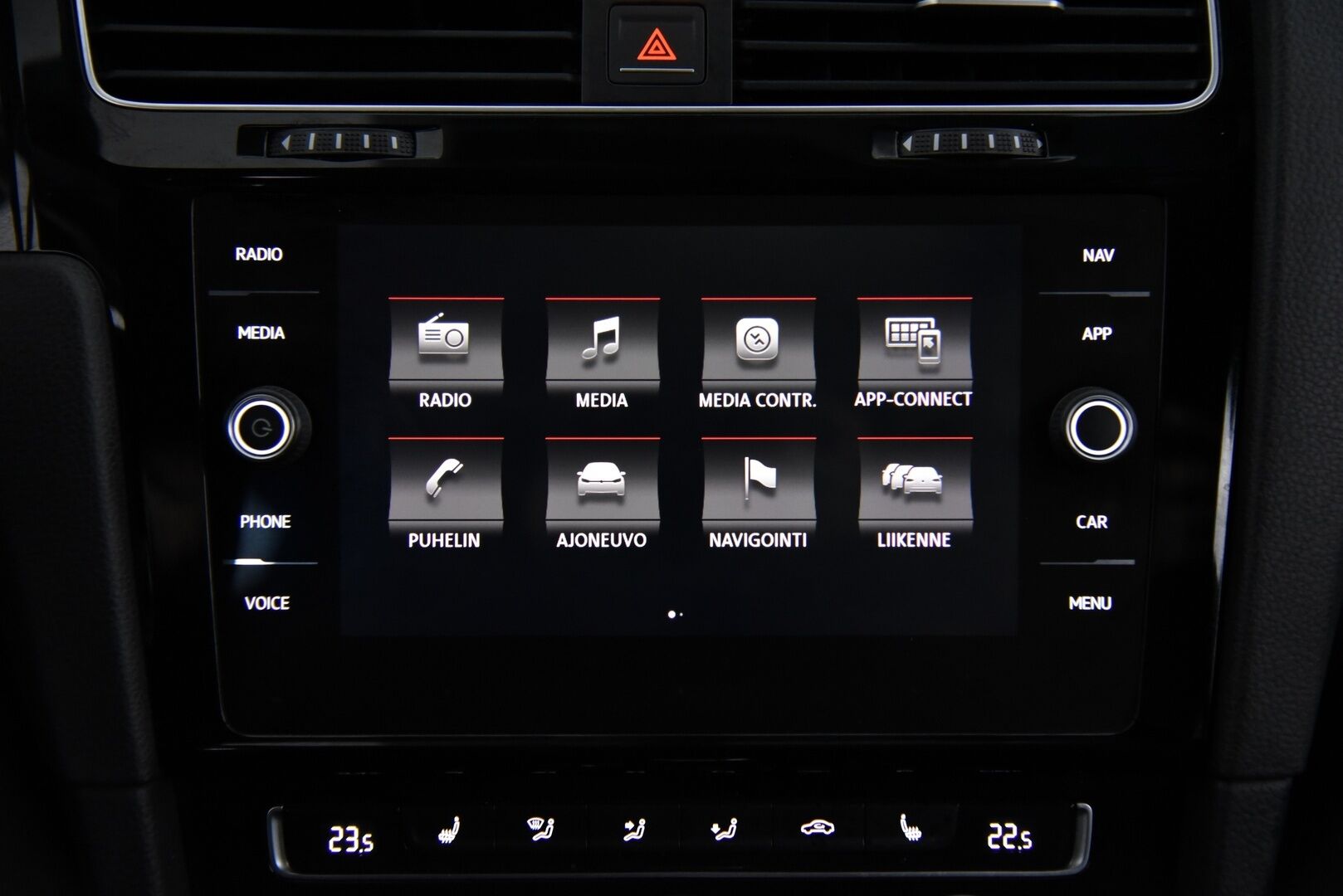 Volkswagen Golf 2017 GTI 2,0 TSI 169 kW (230 hv) DSG-aut / Adapt.vakkari / P.kamera / LED / Digimittaristo / Lohkolämmitin - Hieno Suomi-auto / Apple & Android / Tutkat / Juuri huollettu ja katsastettu !