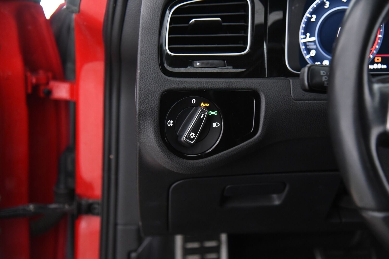 Volkswagen Golf 2017 GTI 2,0 TSI 169 kW (230 hv) DSG-aut / Adapt.vakkari / P.kamera / LED / Digimittaristo / Lohkolämmitin - Hieno Suomi-auto / Apple & Android / Tutkat / Juuri huollettu ja katsastettu !