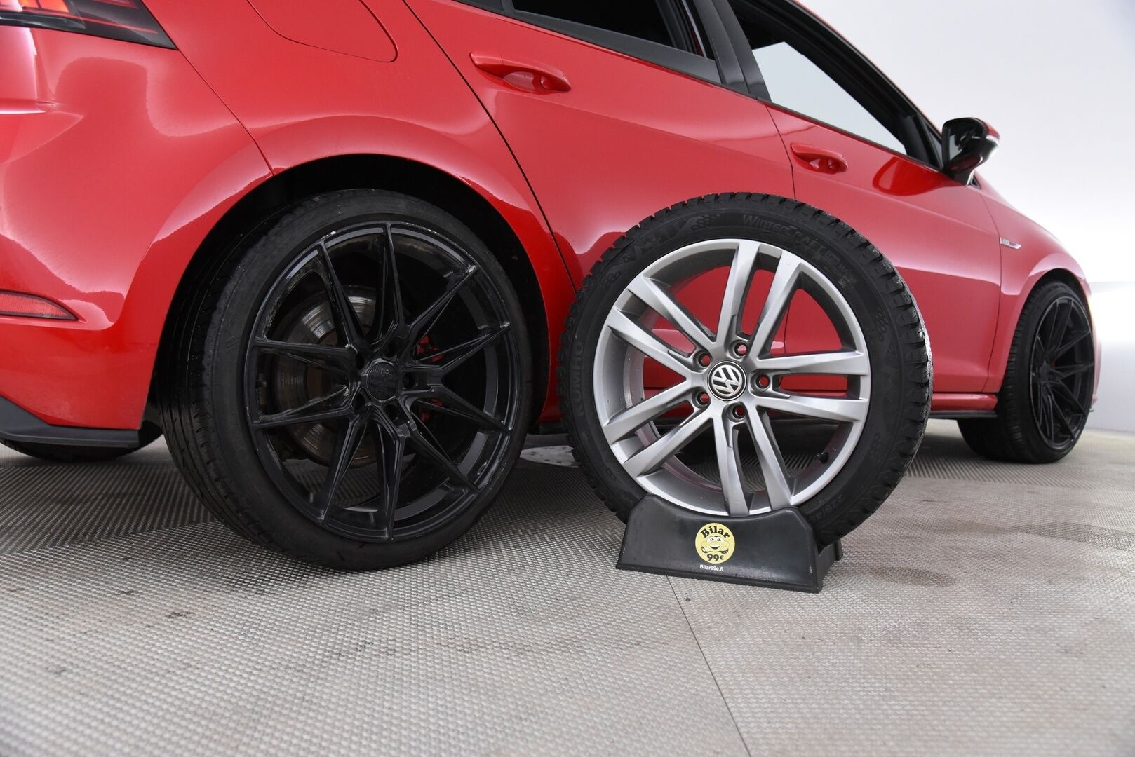 Volkswagen Golf 2017 GTI 2,0 TSI 169 kW (230 hv) DSG-aut / Adapt.vakkari / P.kamera / LED / Digimittaristo / Lohkolämmitin - Hieno Suomi-auto / Apple & Android / Tutkat / Juuri huollettu ja katsastettu !