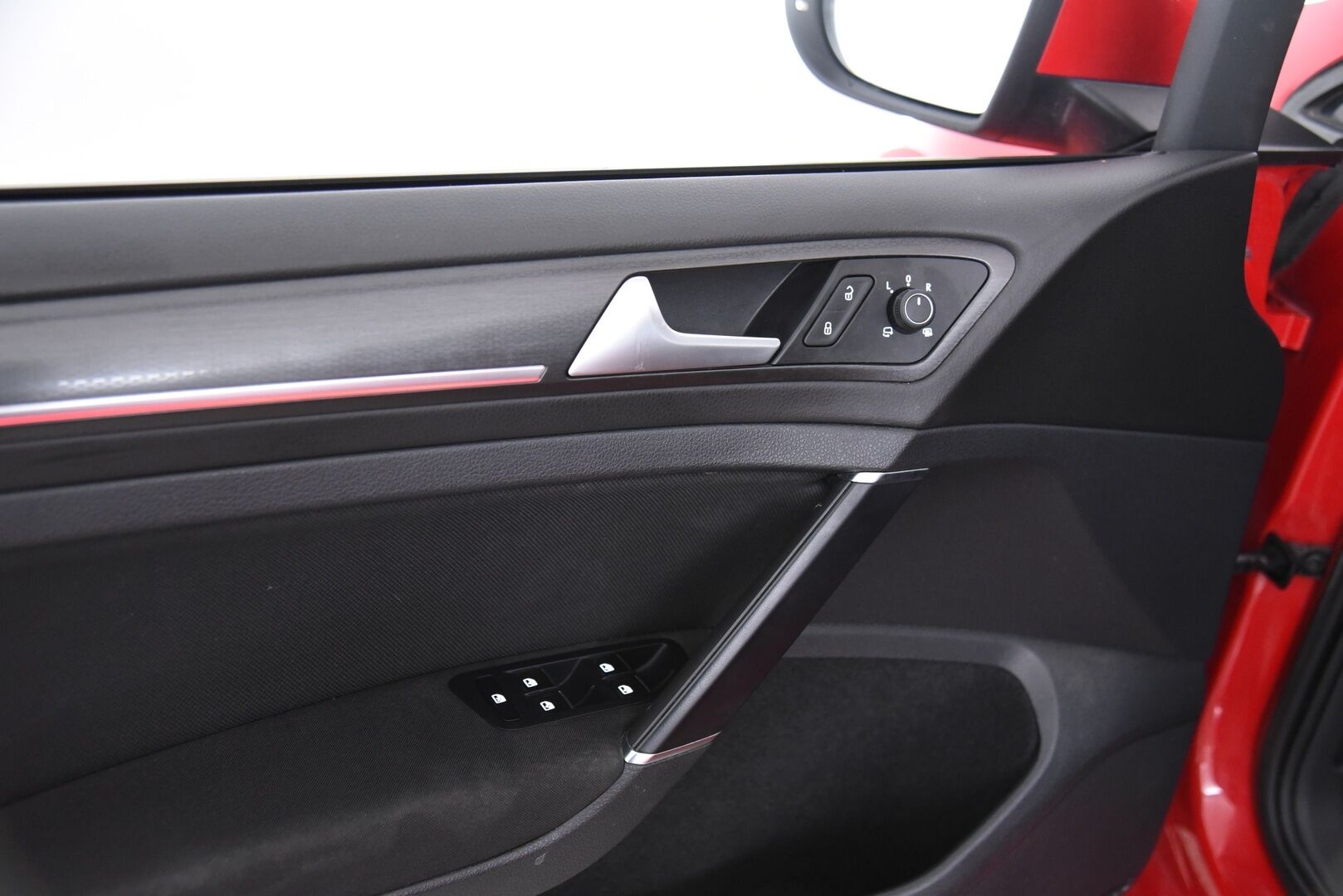 Volkswagen Golf 2017 GTI 2,0 TSI 169 kW (230 hv) DSG-aut / Adapt.vakkari / P.kamera / LED / Digimittaristo / Lohkolämmitin - Hieno Suomi-auto / Apple & Android / Tutkat / Juuri huollettu ja katsastettu !