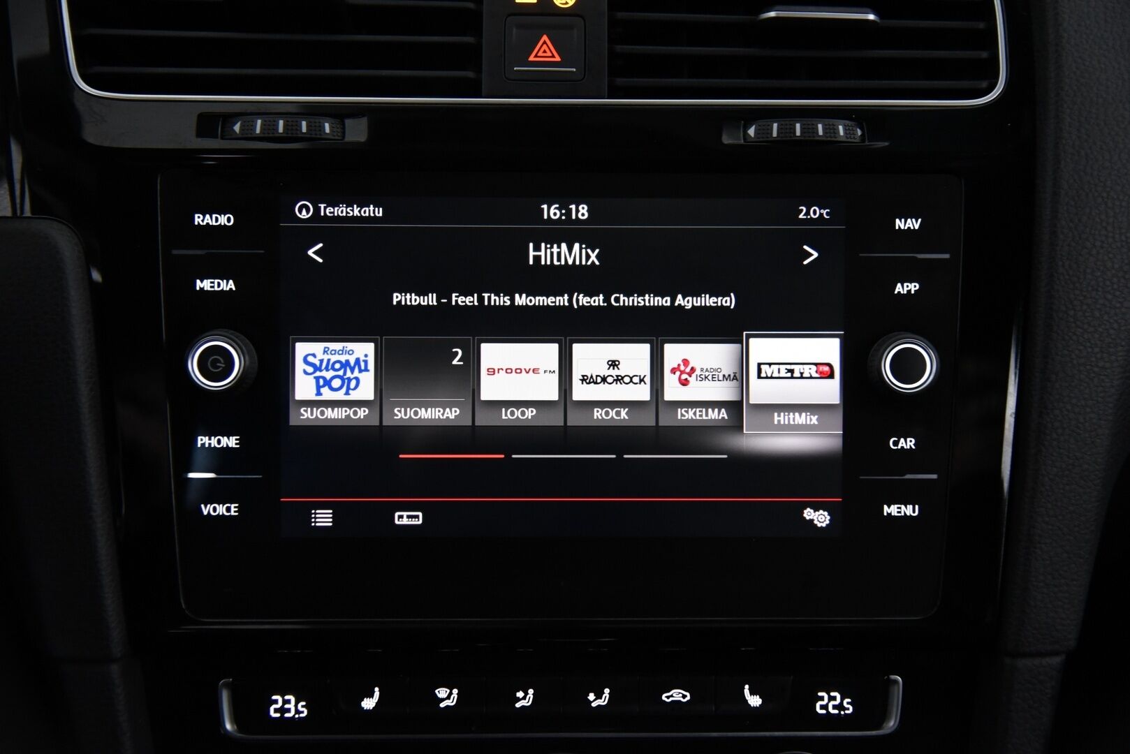 Volkswagen Golf 2017 GTI 2,0 TSI 169 kW (230 hv) DSG-aut / Adapt.vakkari / P.kamera / LED / Digimittaristo / Lohkolämmitin - Hieno Suomi-auto / Apple & Android / Tutkat / Juuri huollettu ja katsastettu !