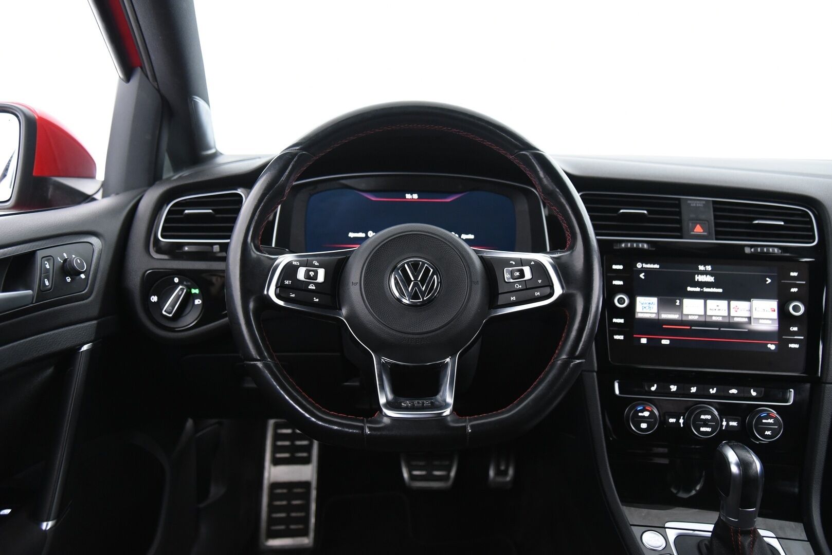 Volkswagen Golf 2017 GTI 2,0 TSI 169 kW (230 hv) DSG-aut / Adapt.vakkari / P.kamera / LED / Digimittaristo / Lohkolämmitin - Hieno Suomi-auto / Apple & Android / Tutkat / Juuri huollettu ja katsastettu !