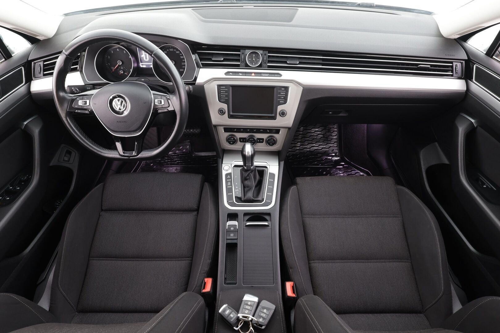 Volkswagen Passat 2017 Variant Comfortline 1,4 TSI 92 kW DSG * Vakkari / P.tutkat / LED / Navi / Webasto * - Suomi-auto / Kahdet renkaat aluvanteilla - HULLU BLACKWEEK KORKOTARJOUS 2,49%