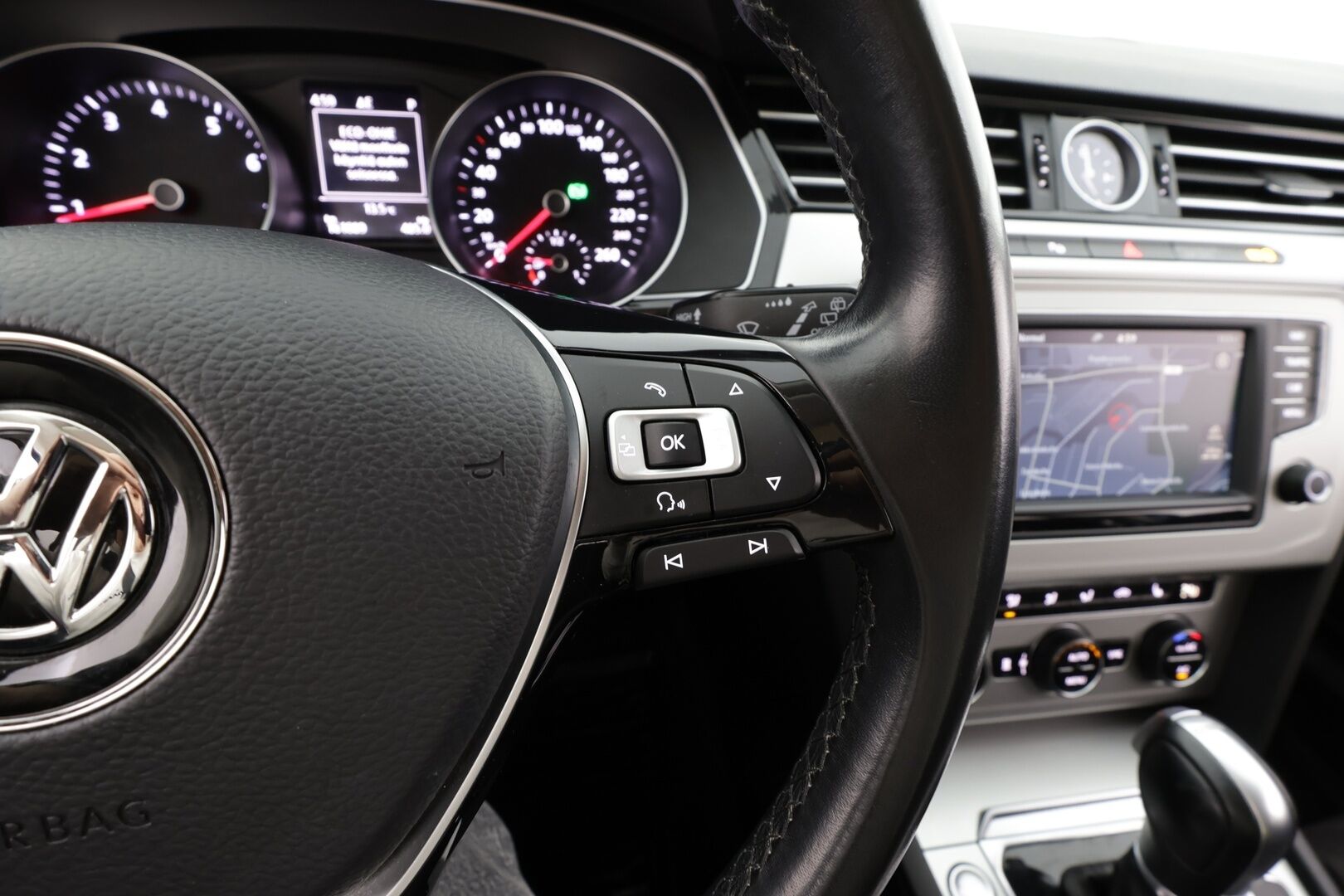 Volkswagen Passat 2017 Variant Comfortline 1,4 TSI 92 kW DSG * Vakkari / P.tutkat / LED / Navi / Webasto * - Suomi-auto / Kahdet renkaat aluvanteilla - HULLU BLACKWEEK KORKOTARJOUS 2,49%