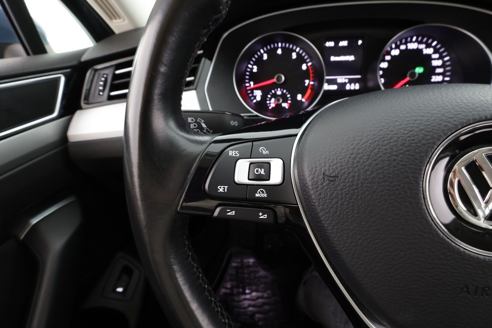 Volkswagen Passat 2017 Variant Comfortline 1,4 TSI 92 kW DSG * Vakkari / P.tutkat / LED / Navi / Webasto * - Suomi-auto / Kahdet renkaat aluvanteilla - HULLU BLACKWEEK KORKOTARJOUS 2,49%