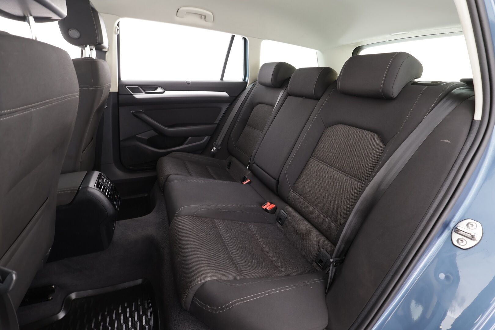 Volkswagen Passat 2017 Variant Comfortline 1,4 TSI 92 kW DSG * Vakkari / P.tutkat / LED / Navi / Webasto * - Suomi-auto / Kahdet renkaat aluvanteilla - HULLU BLACKWEEK KORKOTARJOUS 2,49%