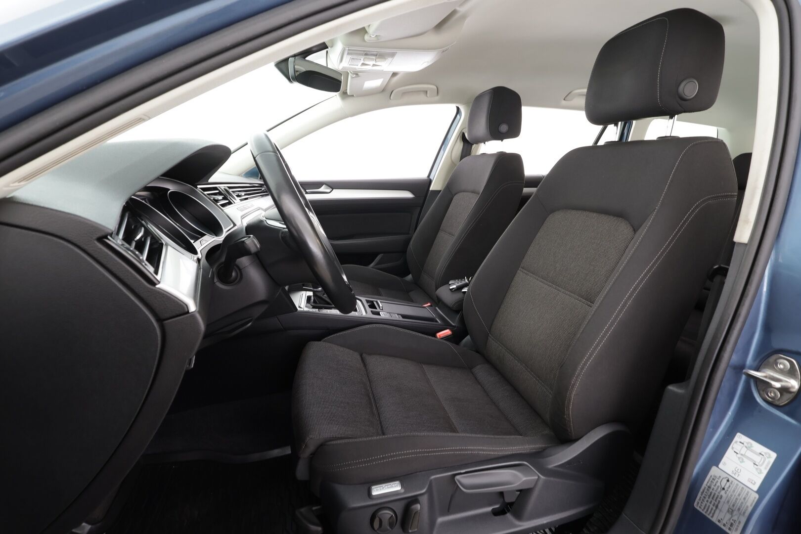 Volkswagen Passat 2017 Variant Comfortline 1,4 TSI 92 kW DSG * Vakkari / P.tutkat / LED / Navi / Webasto * - Suomi-auto / Kahdet renkaat aluvanteilla - HULLU BLACKWEEK KORKOTARJOUS 2,49%