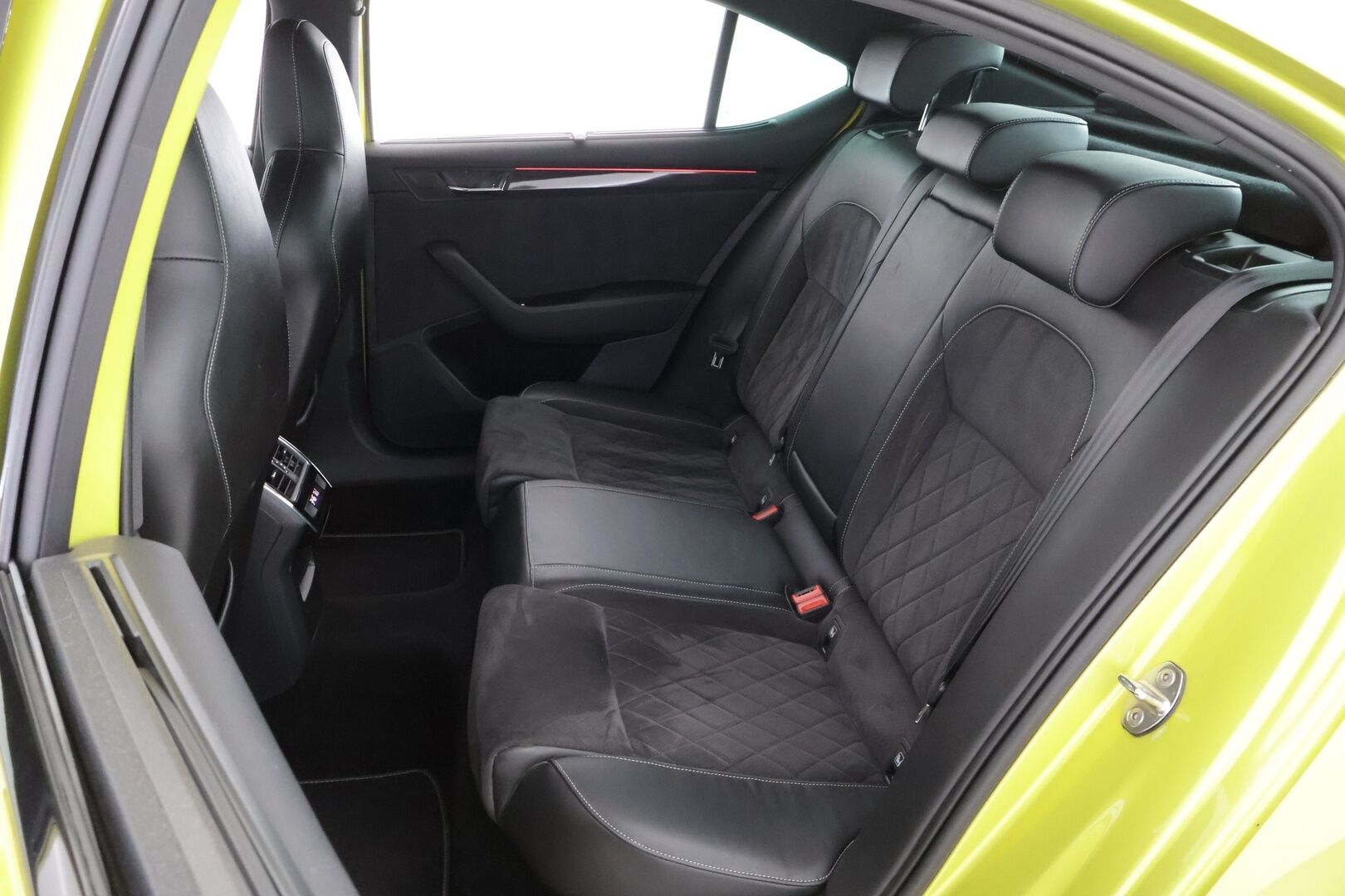 Skoda Superb 2017 2,0 TDI 190 4x4 SportLine DSG Autom. * Webasto / Adapt.Vakkari / Canton / Vetokoukku / Nahka-Alcantara / Adapt.LED - Supervarusteet / Hyvin huollettu / Juuri tullut Tampereelle!