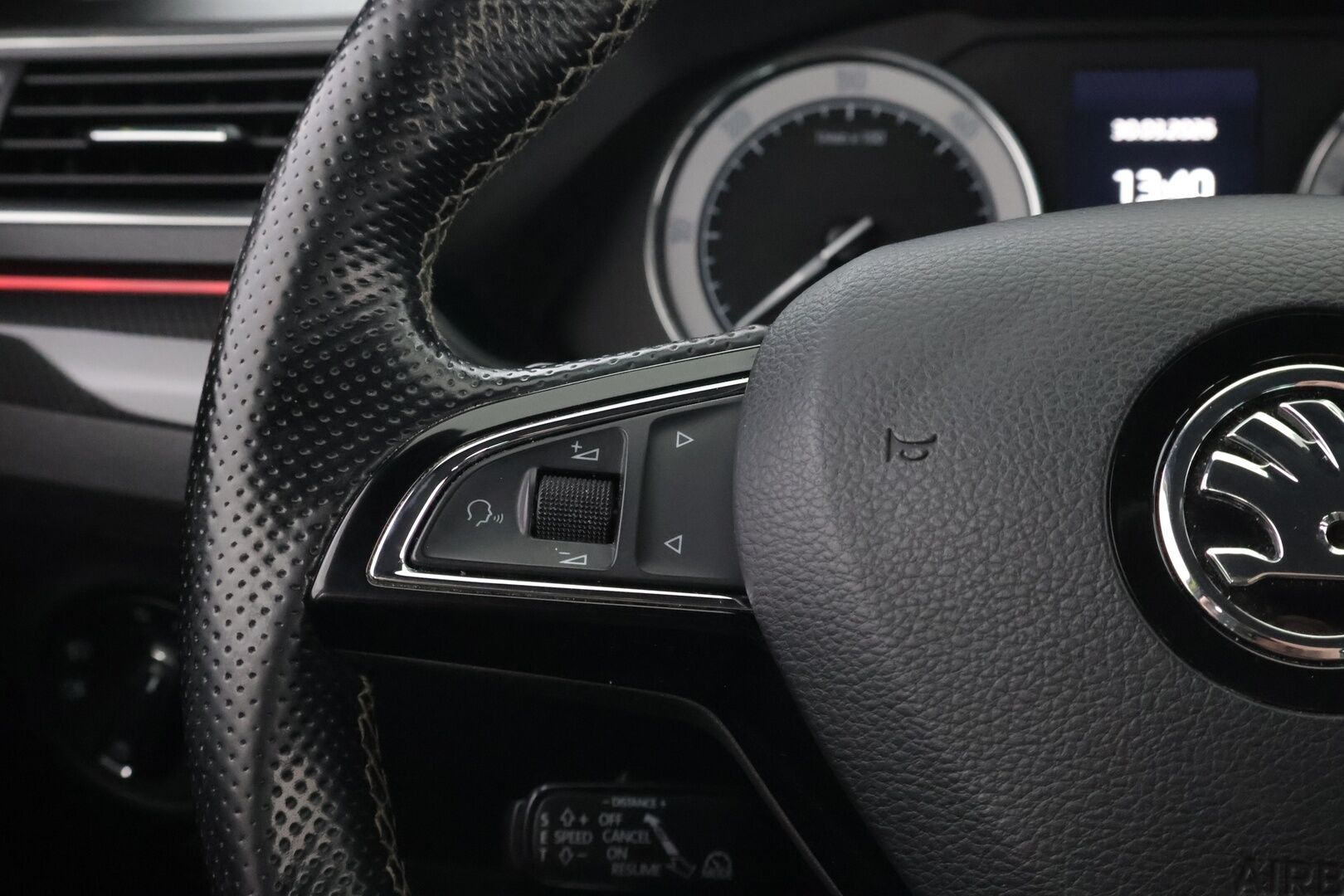 Skoda Superb 2017 2,0 TDI 190 4x4 SportLine DSG Autom. * Webasto / Adapt.Vakkari / Canton / Vetokoukku / Nahka-Alcantara / Adapt.LED - Supervarusteet / Hyvin huollettu / Juuri tullut Tampereelle!