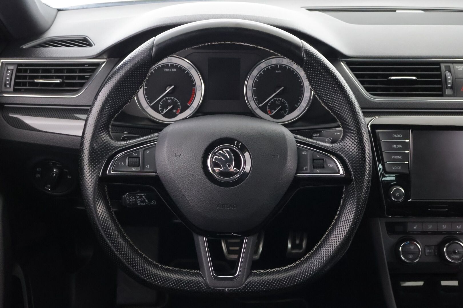 Skoda Superb 2017 2,0 TDI 190 4x4 SportLine DSG Autom. * Webasto / Adapt.Vakkari / Canton / Vetokoukku / Nahka-Alcantara / Adapt.LED - Supervarusteet / Hyvin huollettu / Juuri tullut Tampereelle!