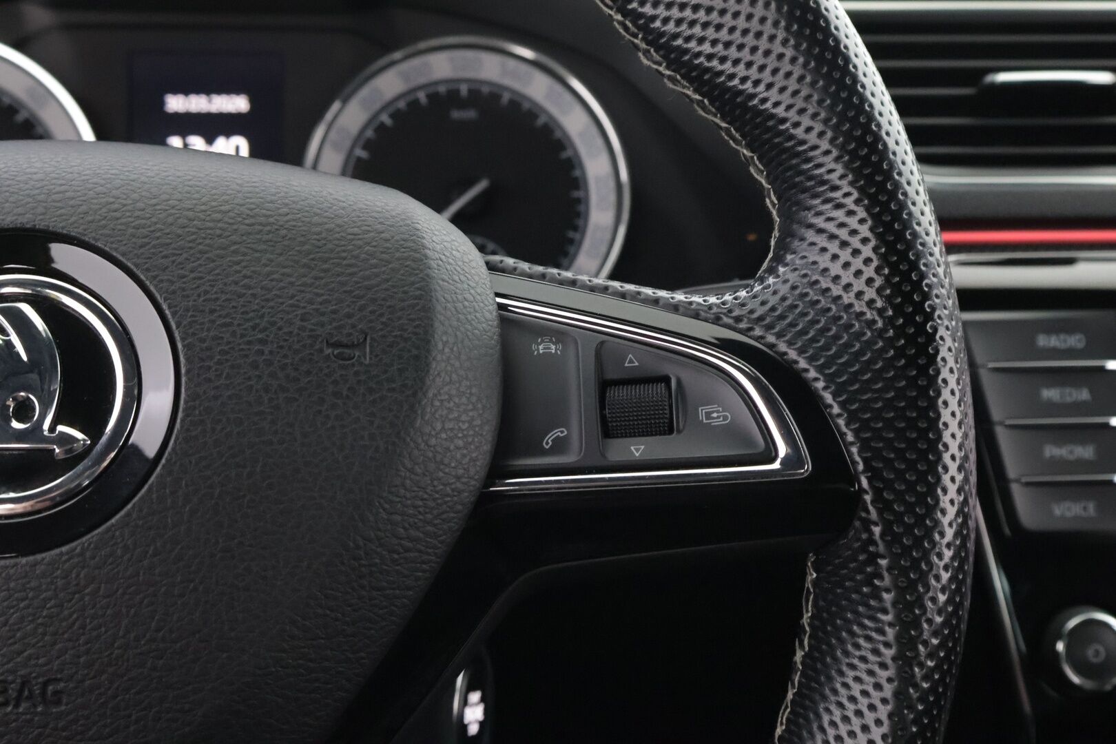 Skoda Superb 2017 2,0 TDI 190 4x4 SportLine DSG Autom. - Webasto | Adapt.Vakkari | Canton | Vetokoukku | Nahka-Alcantara | Adapt.LED