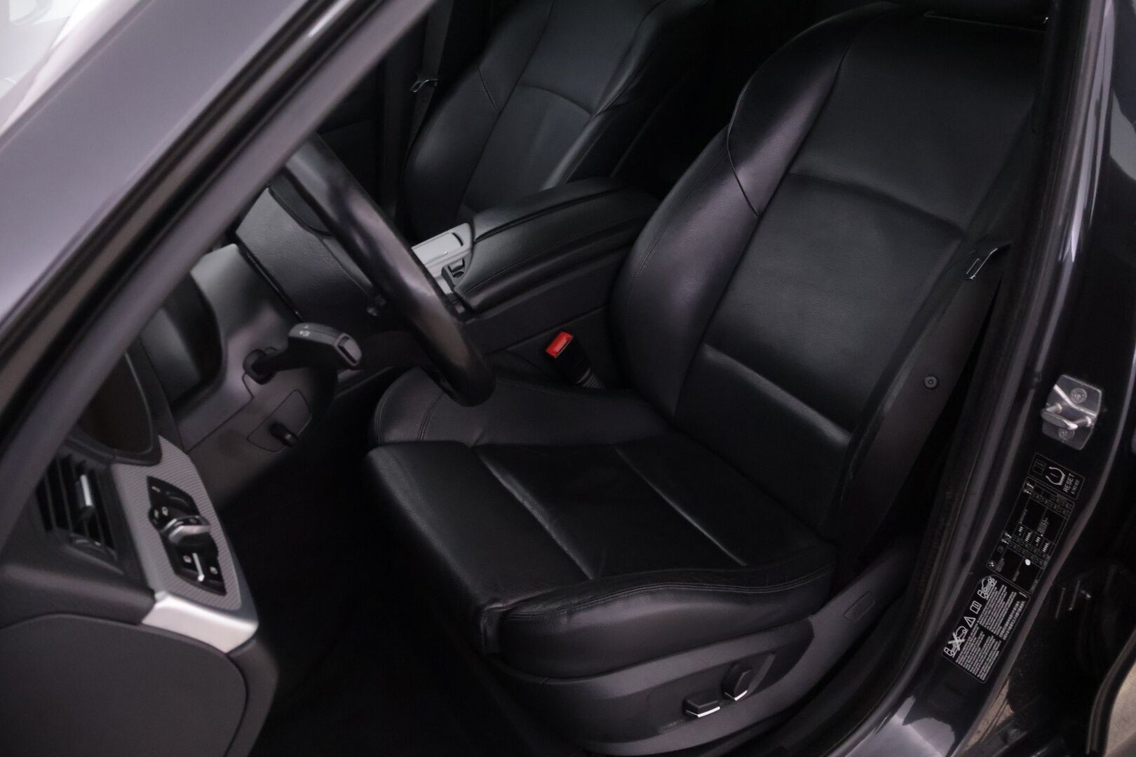 BMW 530 2011 xDrive A F11 Touring M-Sport - YritysOutlet - Myydään vain yrityksille - Todella siistikuntoinen! / BC-Racing alustasarja