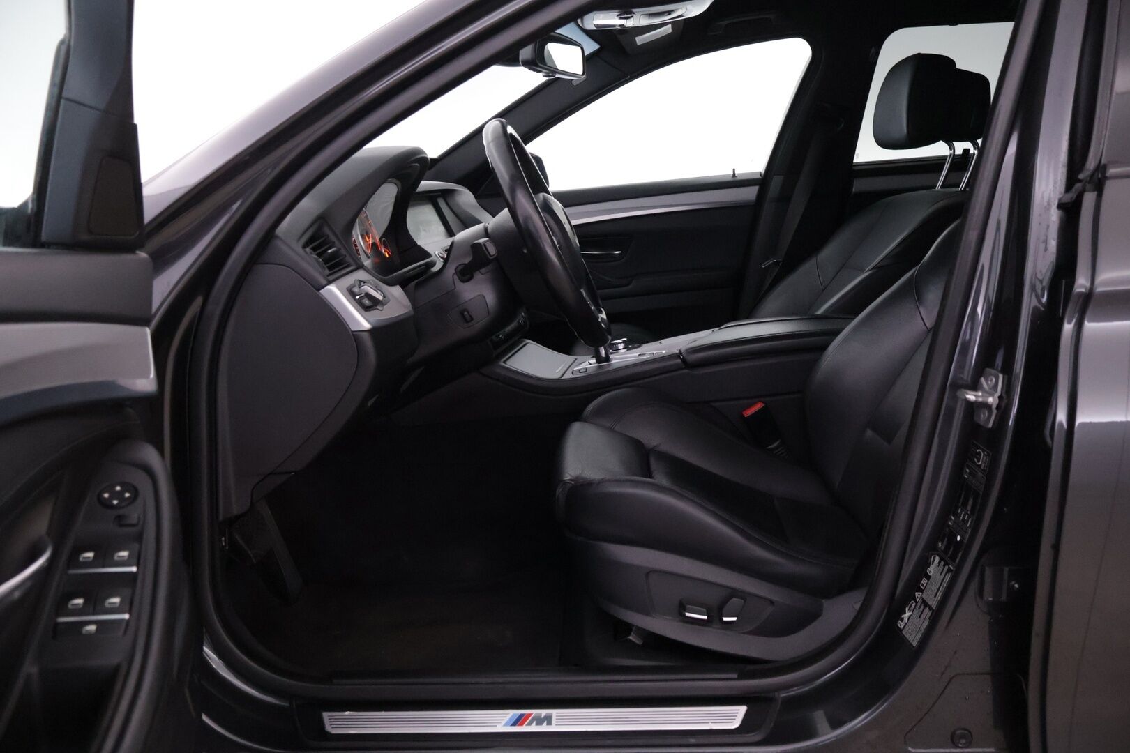 BMW 530 2011 xDrive A F11 Touring M-Sport - YritysOutlet - Myydään vain yrityksille - Todella siistikuntoinen! / BC-Racing alustasarja