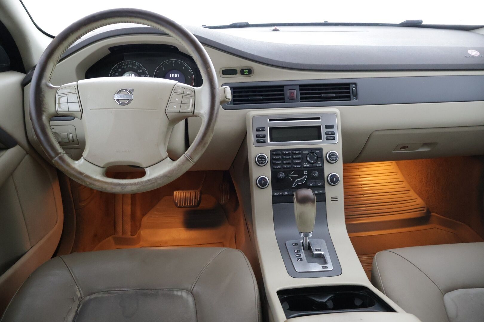 Volvo V70 2008 YritysOutlet - Myydään vain yrityksille - V70 2,4D aut - YritysOutlet - Myydään vain yrityksille | Webasto | Vetokoukku | Hihna 6/25 | Vakkari | Juuri leimattu |