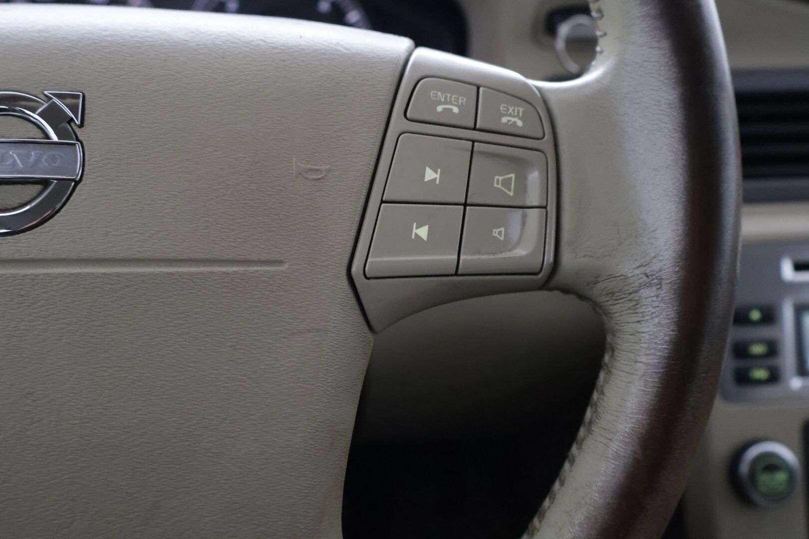Volvo V70 2008 YritysOutlet - Myydään vain yrityksille - V70 2,4D aut - YritysOutlet - Myydään vain yrityksille | Webasto | Vetokoukku | Hihna 6/25 | Vakkari | Juuri leimattu |